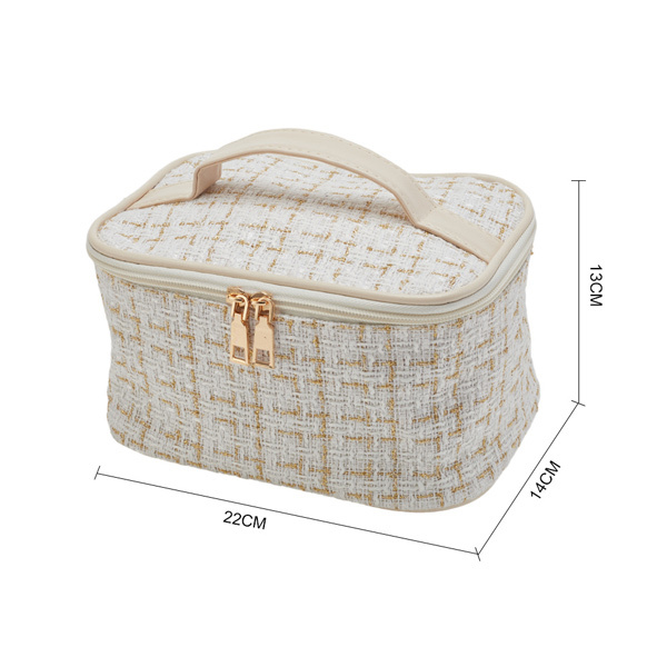 Kosmetiktasche von Livingandhome mit Reißverschluss