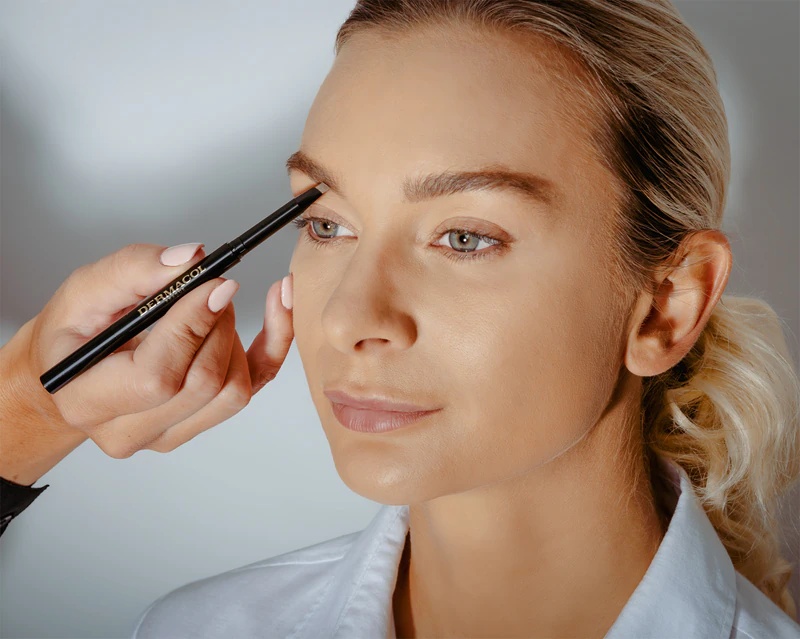 „Dermacol Eyebrow Perfector“ automatinis antakių pieštukas su šepetėliu