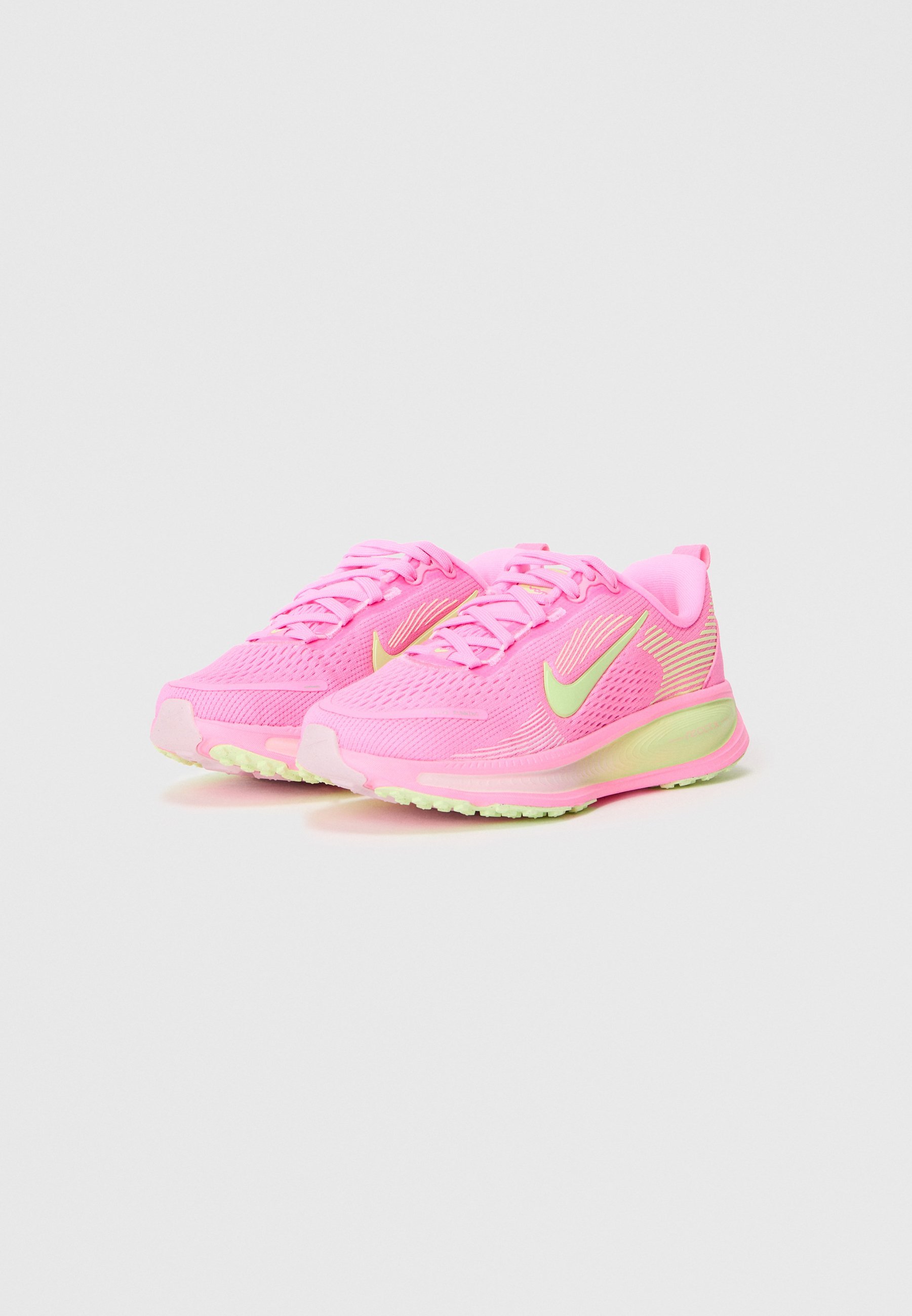 Nike Performance VOMERO 18 UNISEX - Hardloopschoenen voor op de weg - pink spell/barely volt/pink foam
