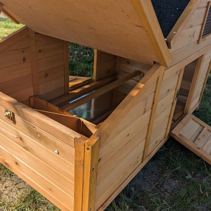 Gallinero Bantam XL con techo de tejas, para hasta 4 gallinas, de madera.