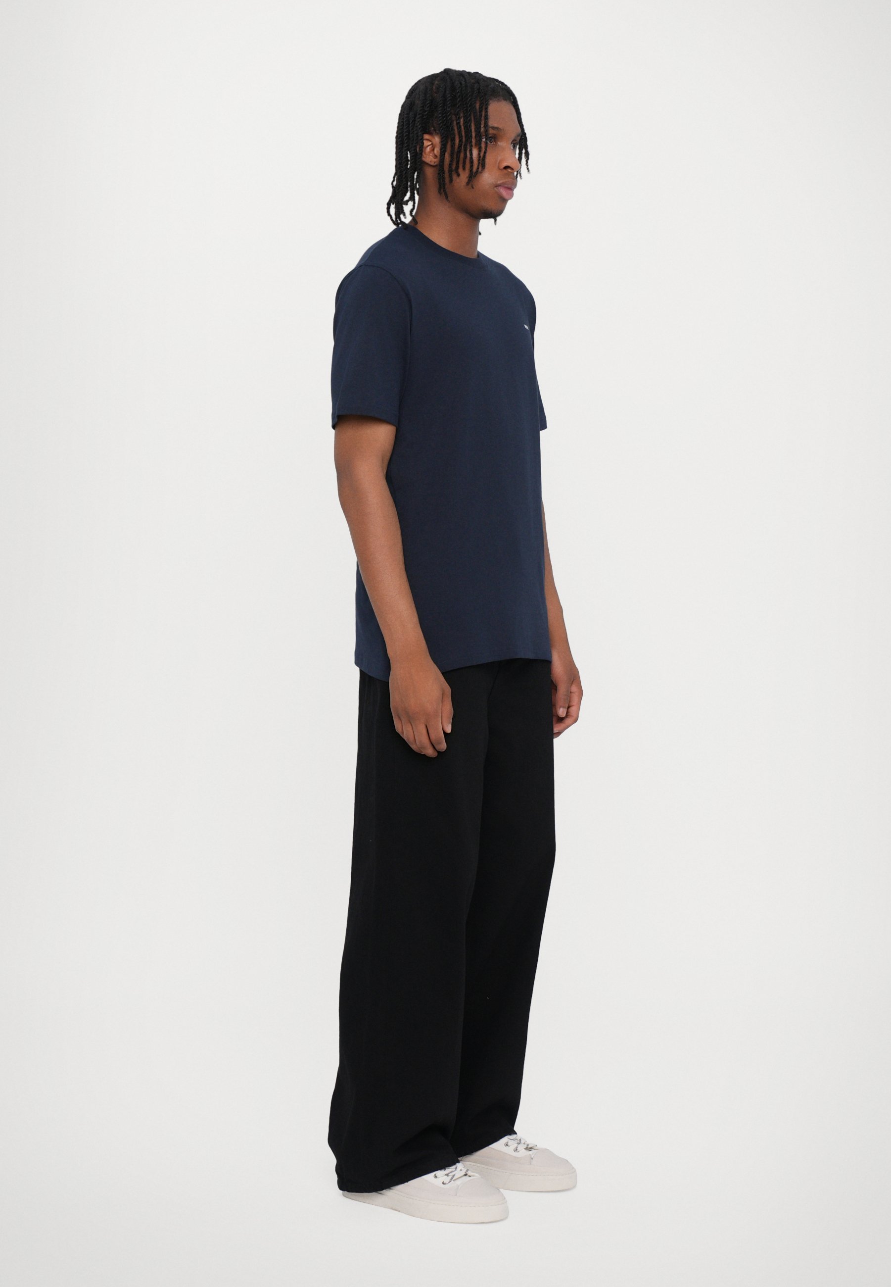 WOOD WOOD ESSENTIAL SAMI CLASSIC - Basic T-shirt - salute