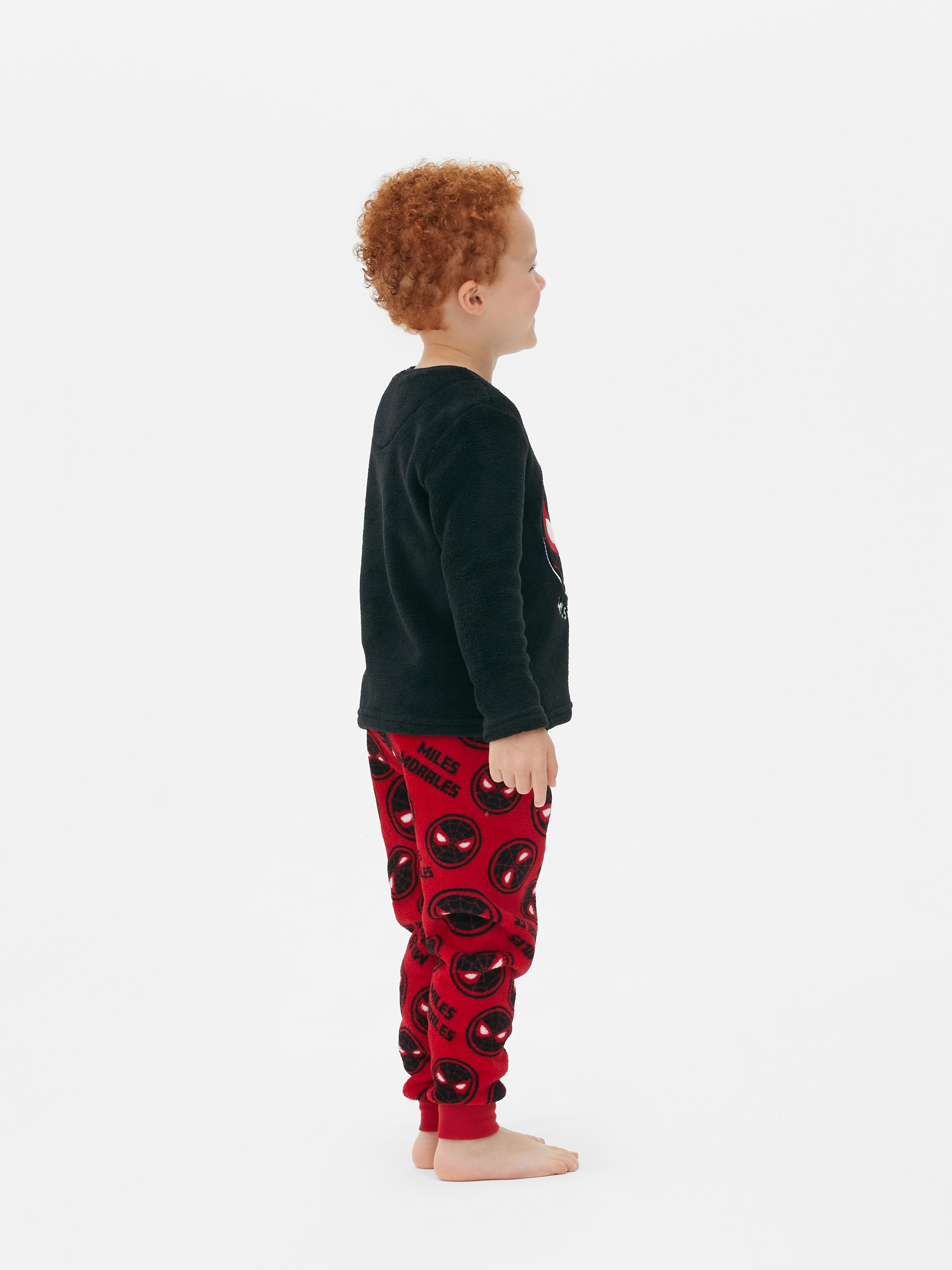 Pijamale din fleece Marvel Spider-Man Miles Morales O pijamale din fleece Marvel cu top cu mânecă lungă și pantaloni lungi