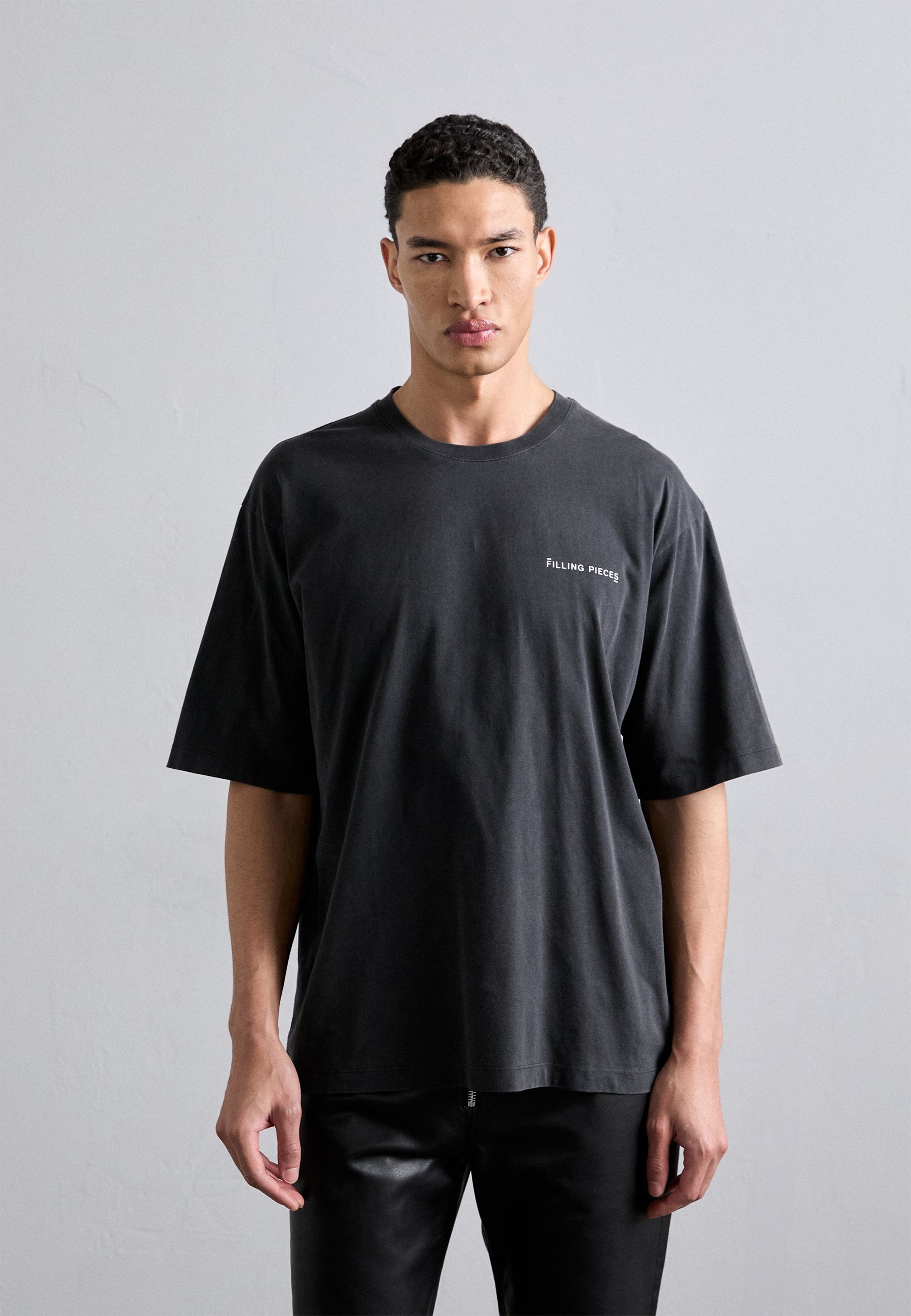 Filling Pieces BOXY - Basic T-shirt - vintage zwart
