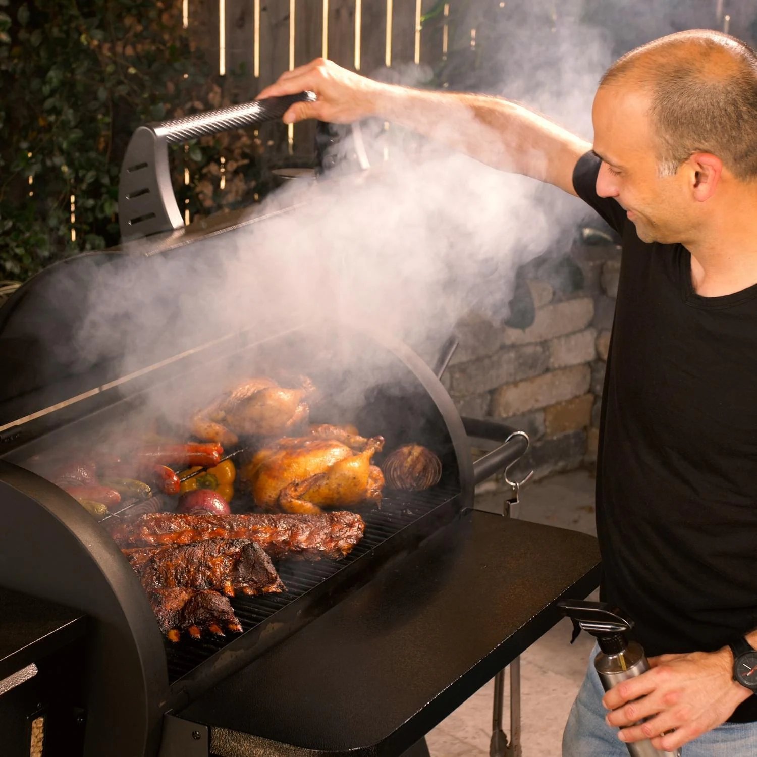 Victory 35-tommers vedpelletsgrill med fronthylle, 29-lb beholder og 16 gauge stålfat og vogn - BBQPG
