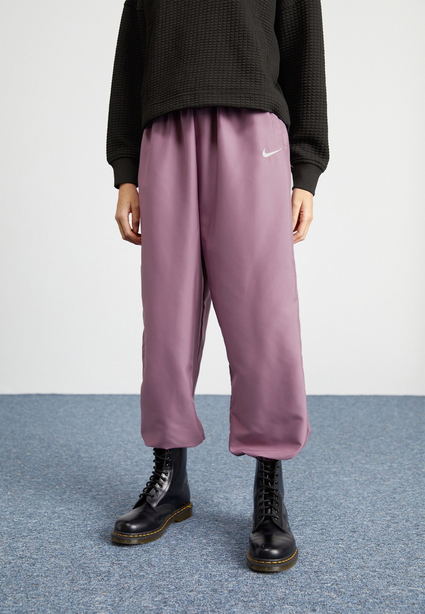 Nike Sportswear trainingsbroek - lila