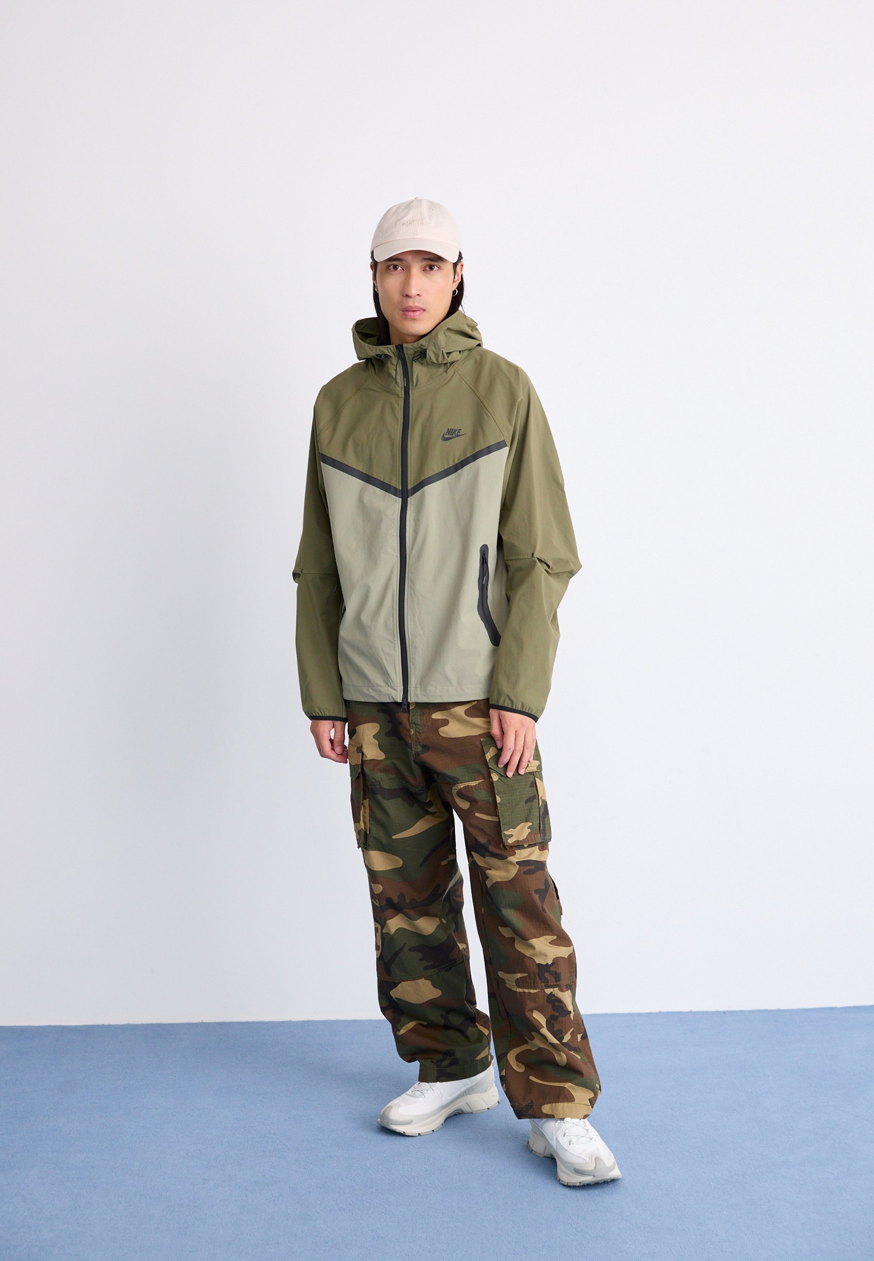 Giacca a vento Nike Sportswear - verde militare chiaro/verde oliva medio/nero