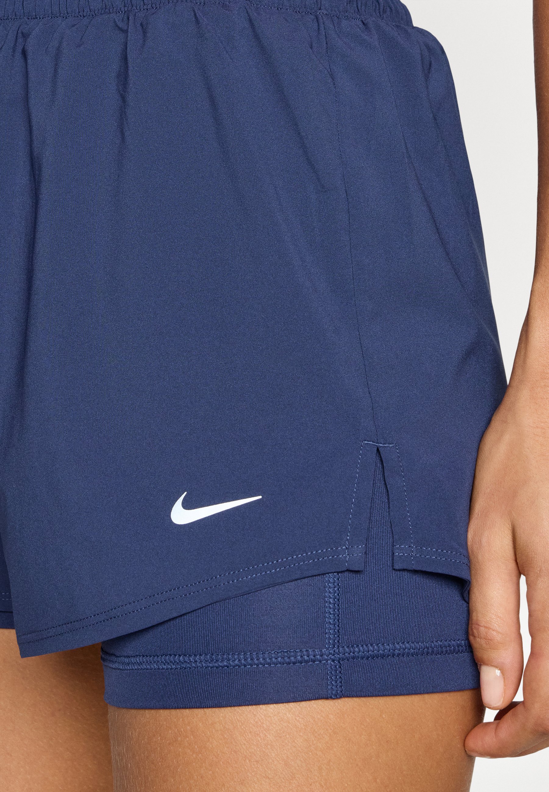 Nike Performance ONE - 2-i-1-shorts - midnattsblå/hvit