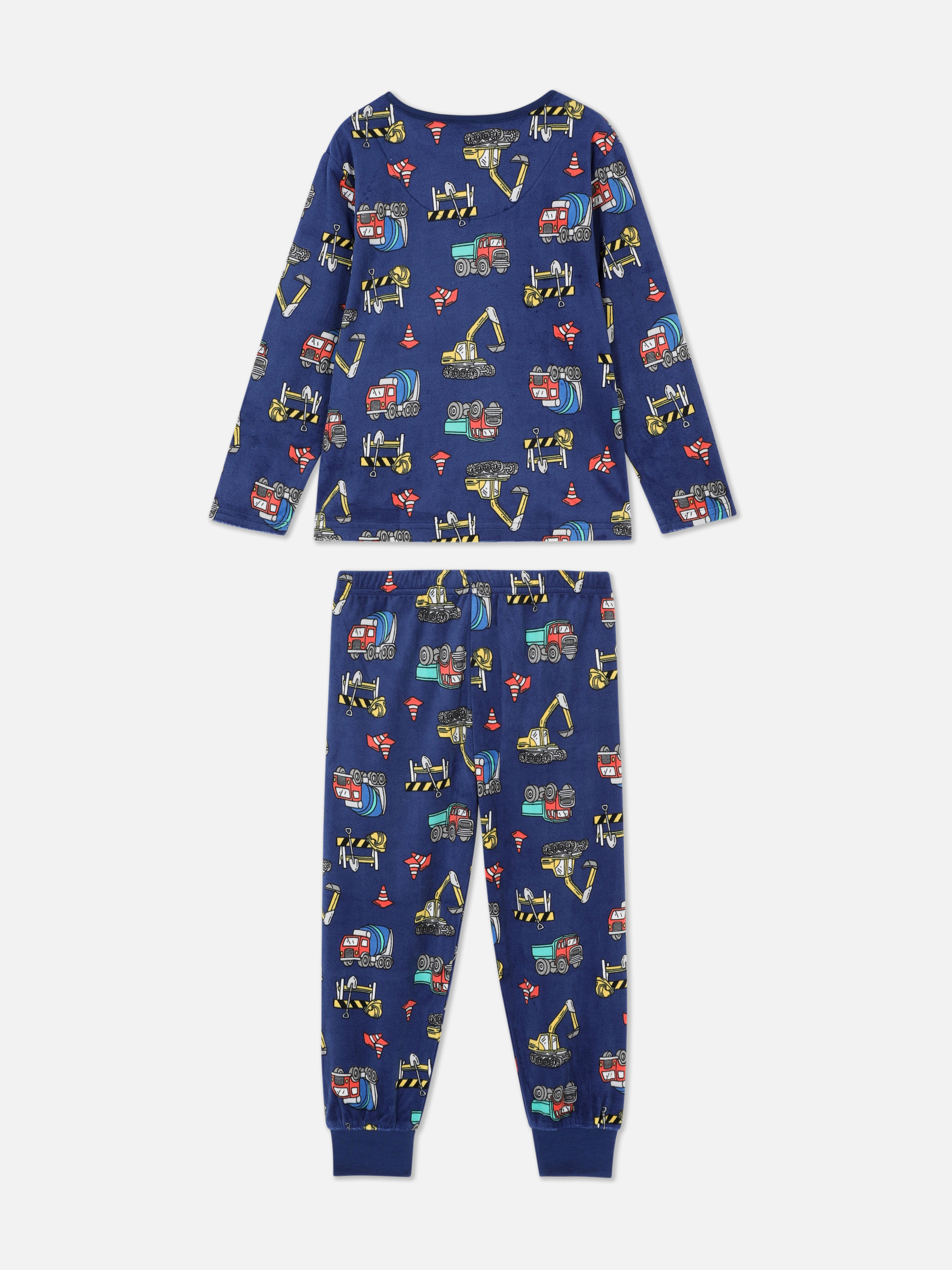 Langer Velourspyjama mit Baustellenfahrzeugmotiv. Es wird eine echte Herausforderung sein, dieses langärmelige Pyjamaoberteil und die passende Hose zu finden.