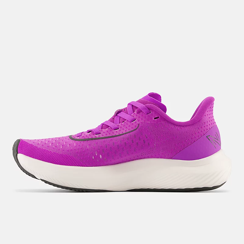 Damskie buty FuelCell Rebel v3 – Cosmic Rose z czarnym lakierem i neonową ważką