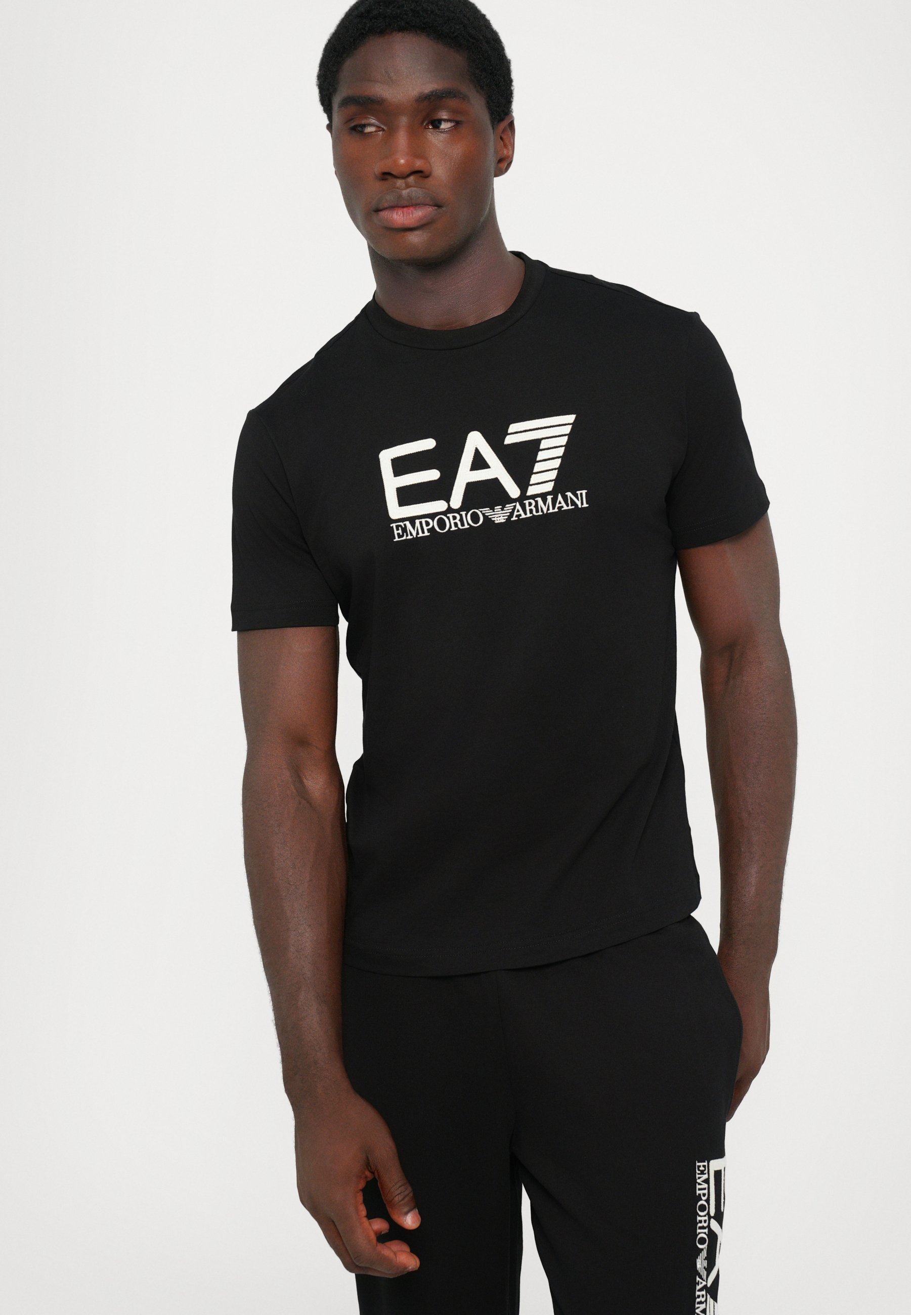 EA7 Emporio Armani TRAIN VISIBILITY TEE - T-shirt met print - zwart/crème