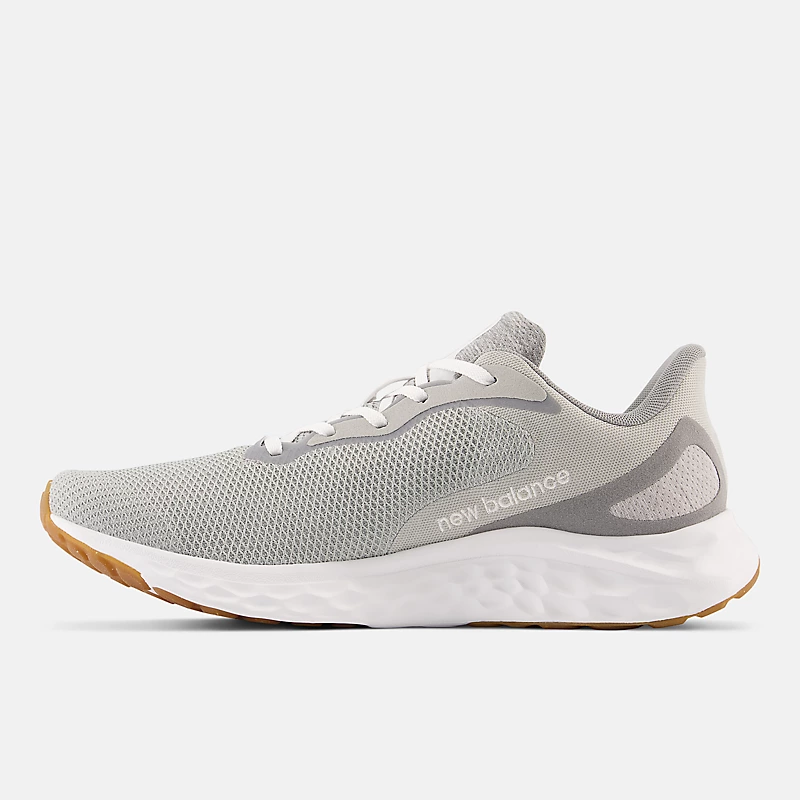 Chaussures de sport Fresh Foam Arishi v4 pour hommes - Gris avec revêtement en caoutchouc