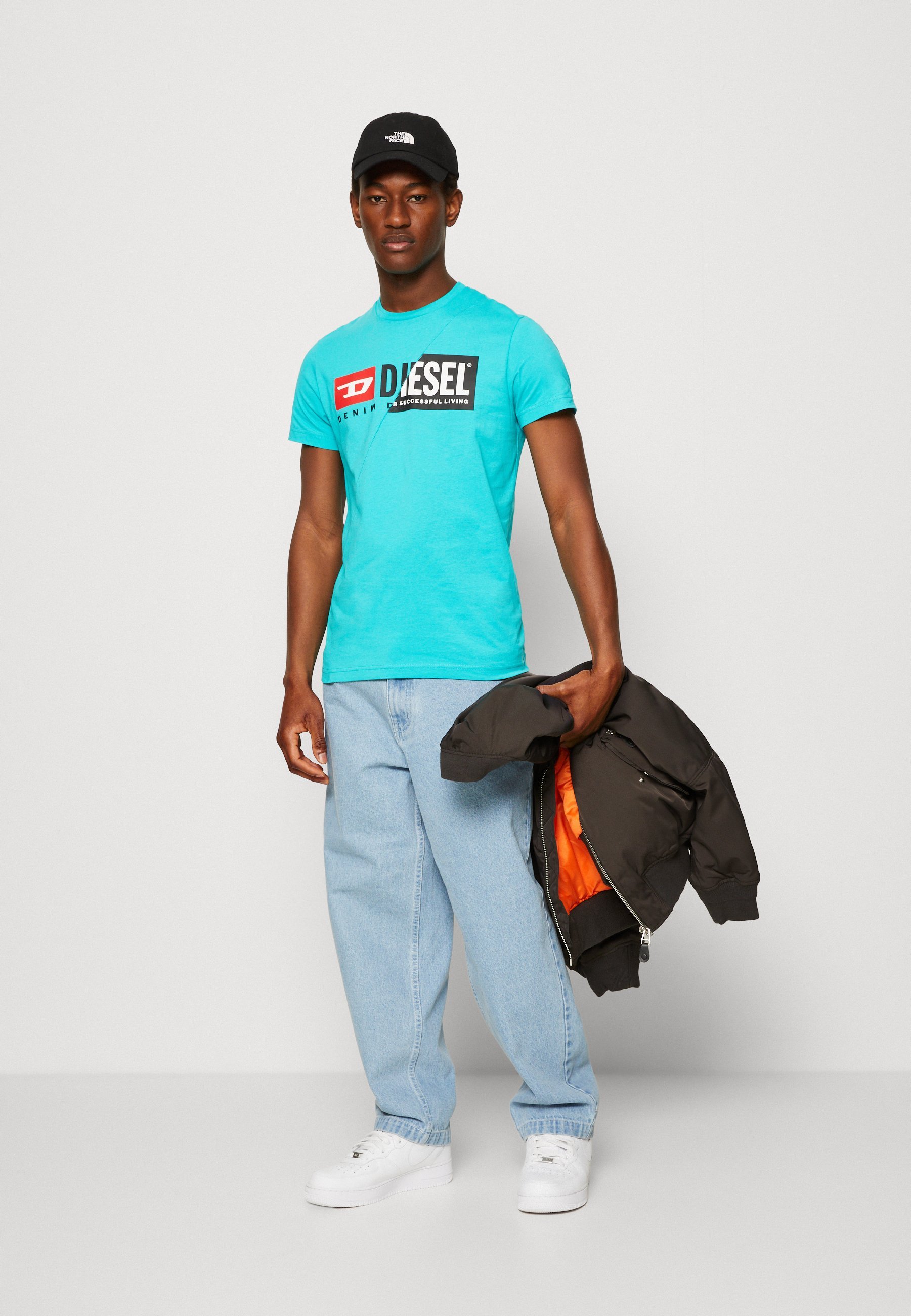 Diesel BROKEN LOGO DIEGO FIT UNISEX - Koszulka z nadrukiem - mięta