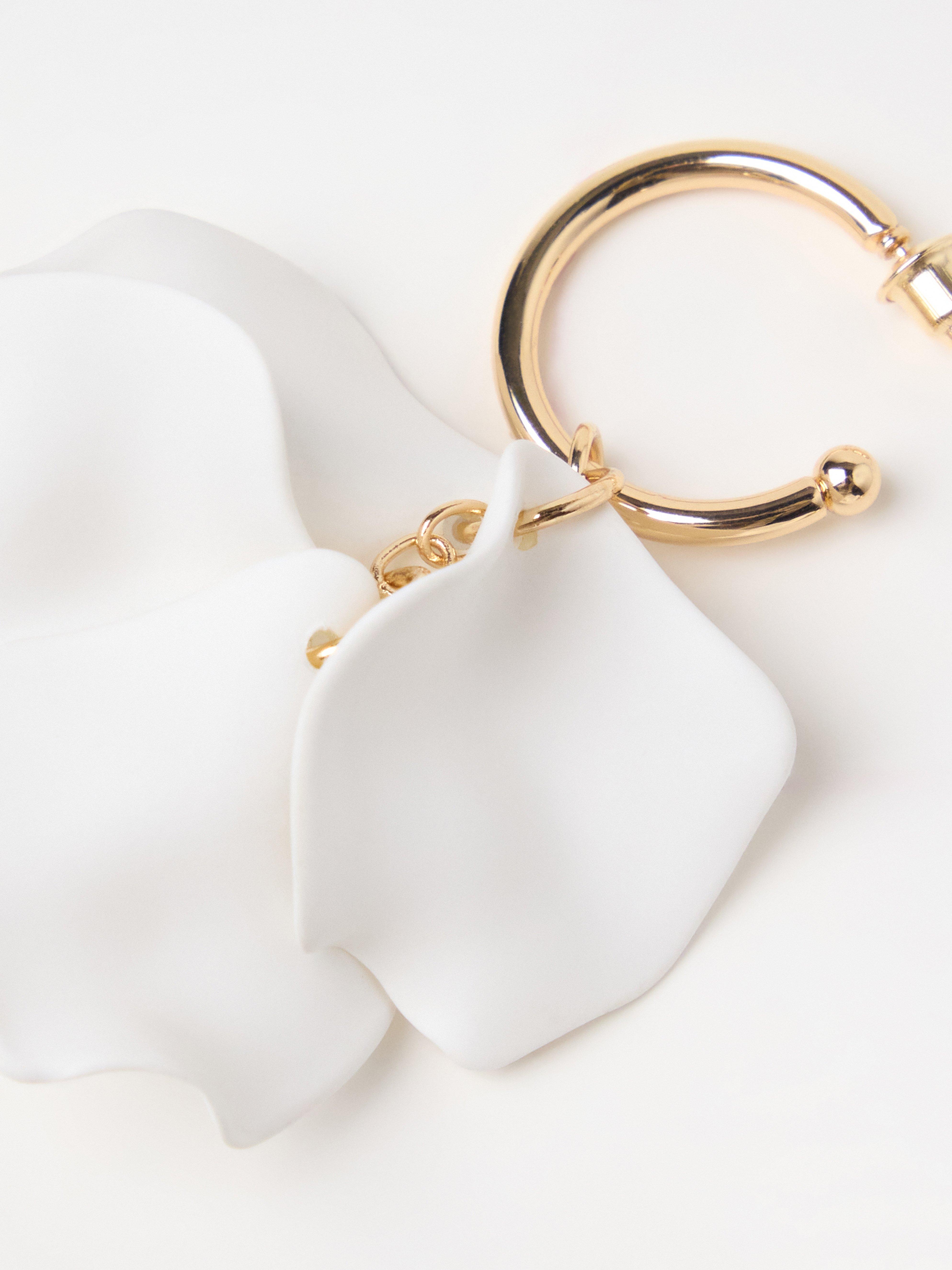 Pendientes blanco roto