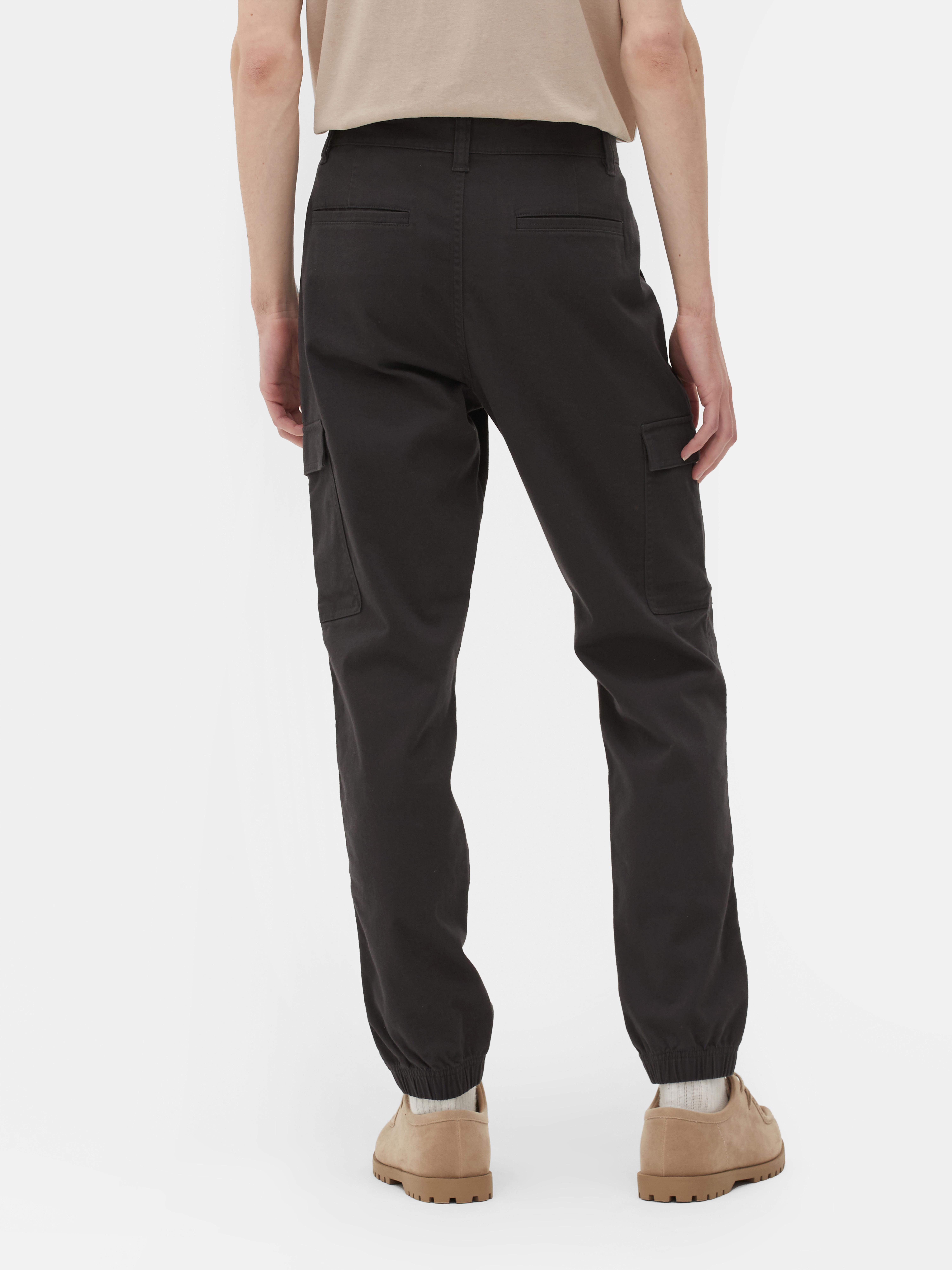 Pantaloni de trening cargo cu manșete la gleznă. Pantalonii de trening perfecți și confortabili pentru aventurile tale zilnice.