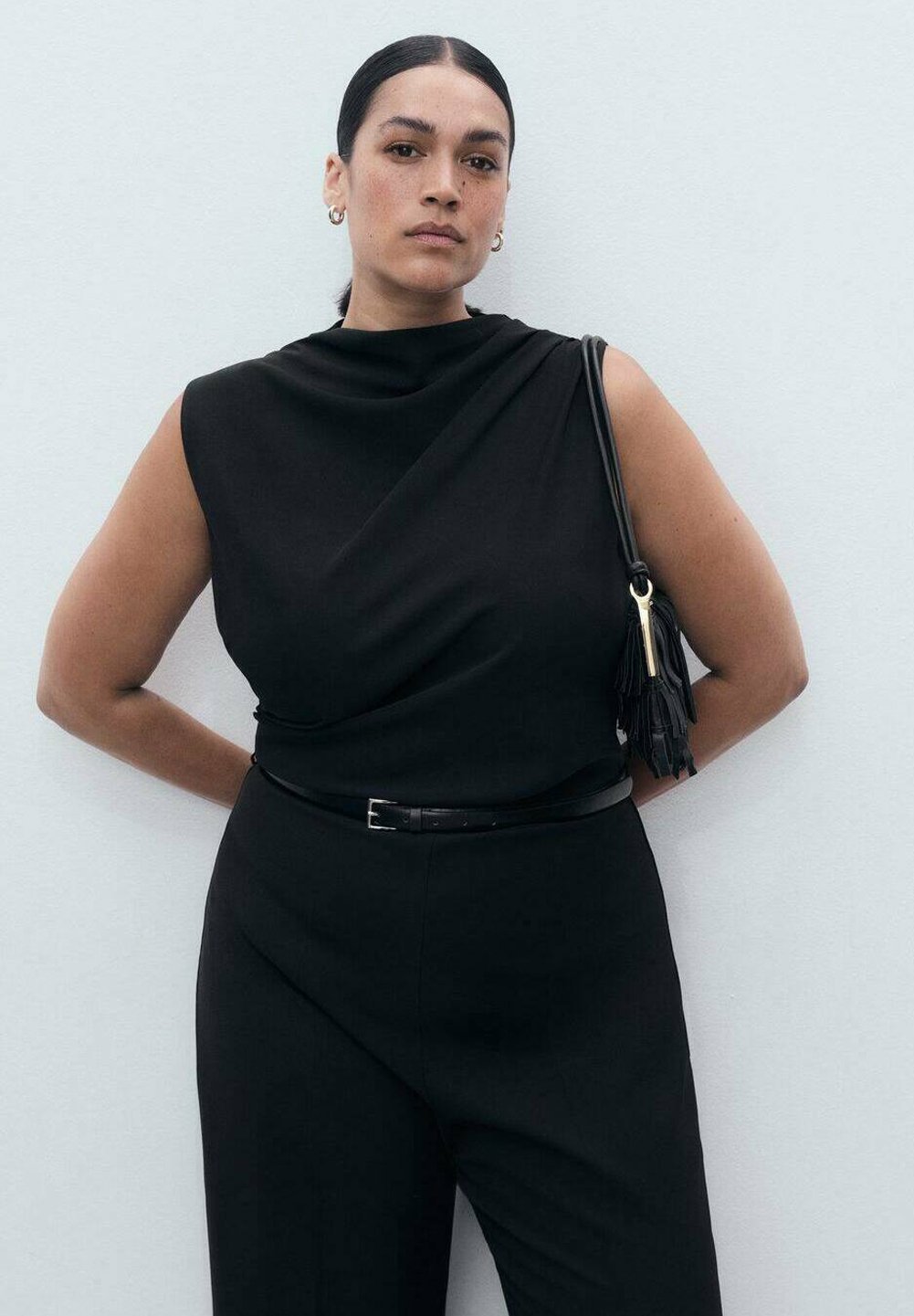 Mango jumpsuit met gedrapeerde hals - zwart