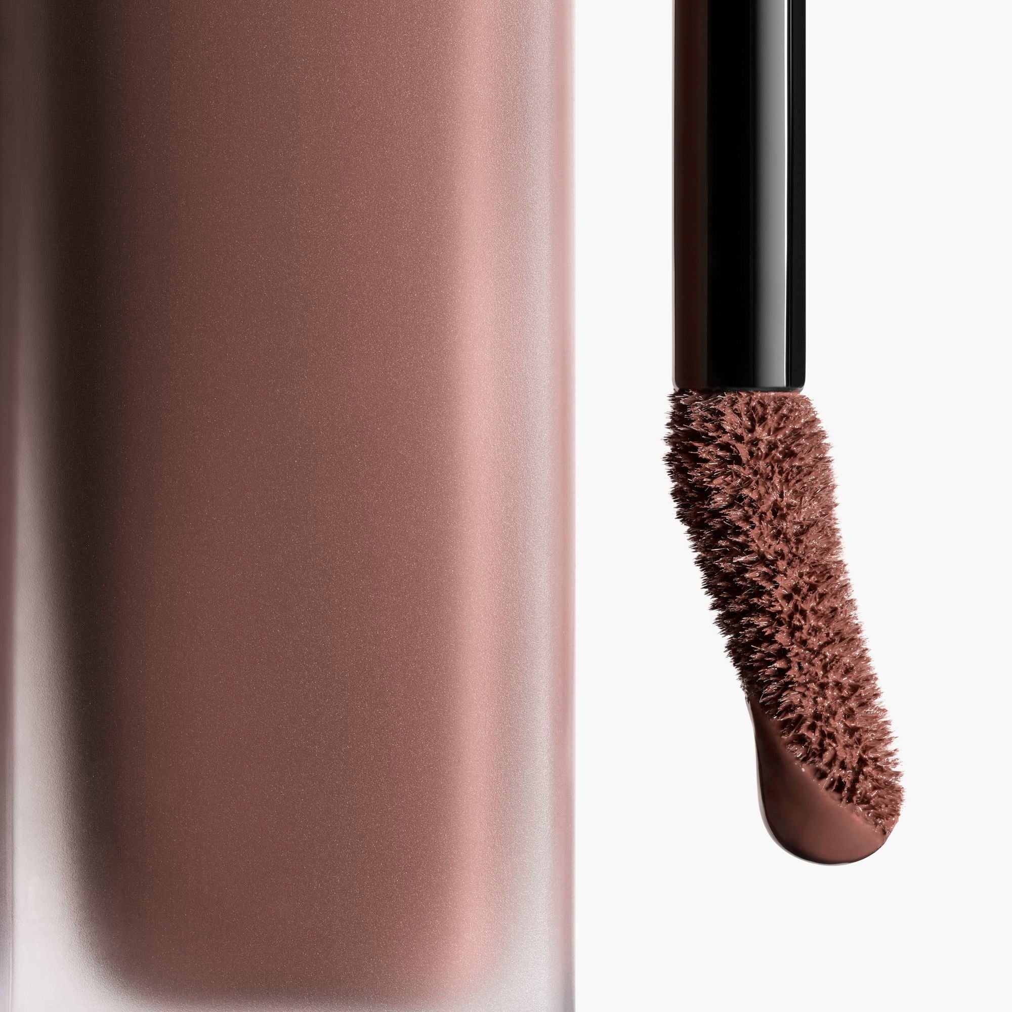 ROUGE ALLURE LIQUID VELVET - IL ROSSETTO FLUIDO OPACO INTENSO ULTRA-TENUTA