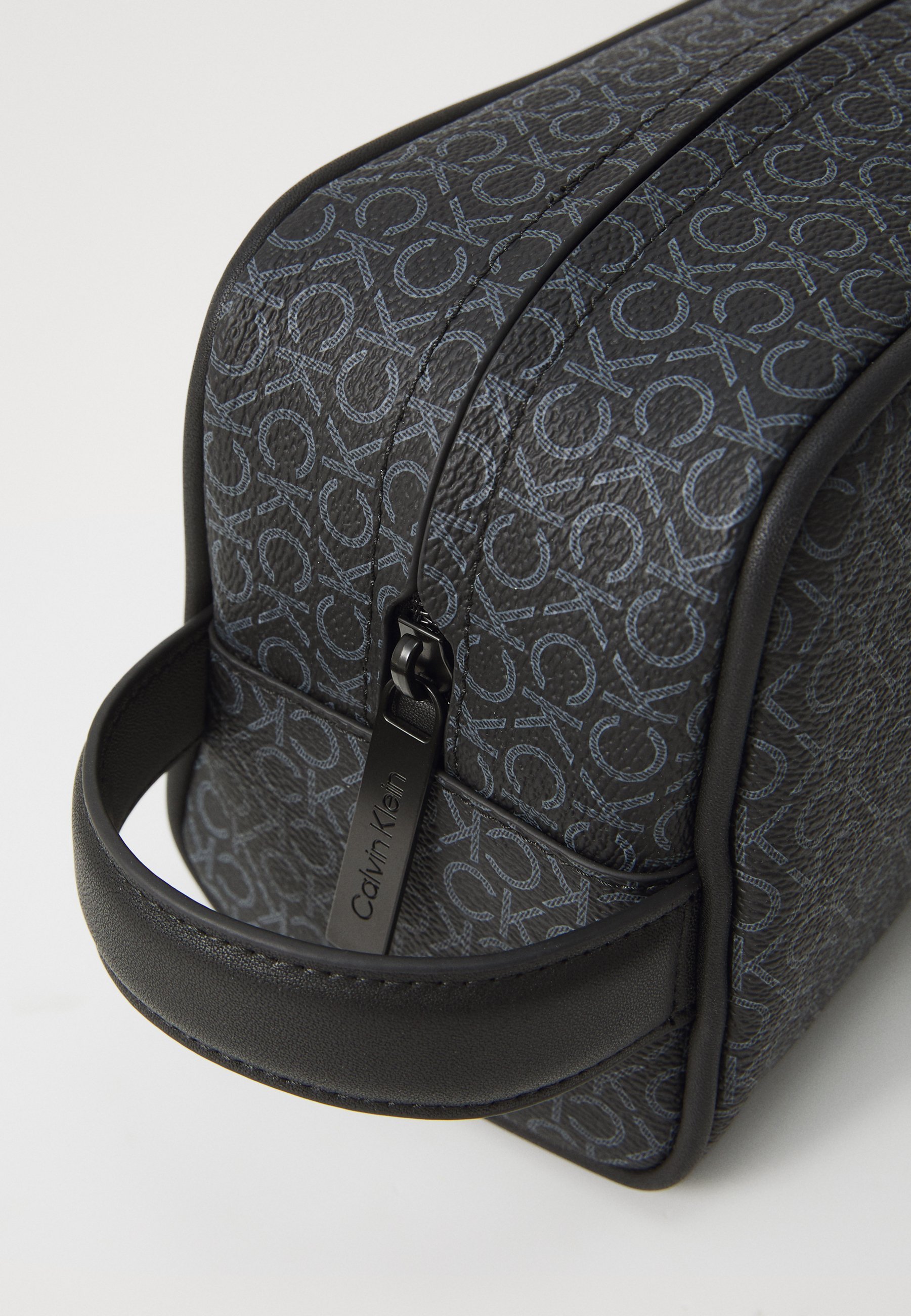 Calvin Klein MUST WASHBAG KIT - Toilettas - zwart