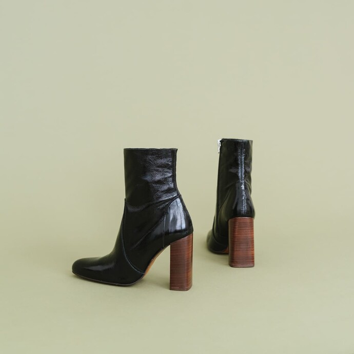 Bottines à talons  en cuir noir brillant