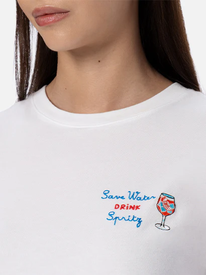 Emilie dames T-shirt met ronde hals van katoenen jersey en 'Save'-borduurwerk.