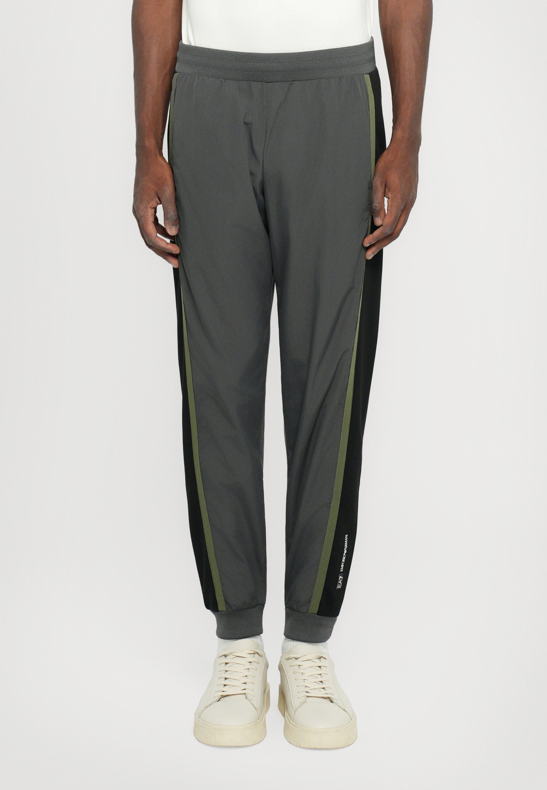 EA7 Emporio Armani SPORTBROEK - Trainingsbroek - asfalt