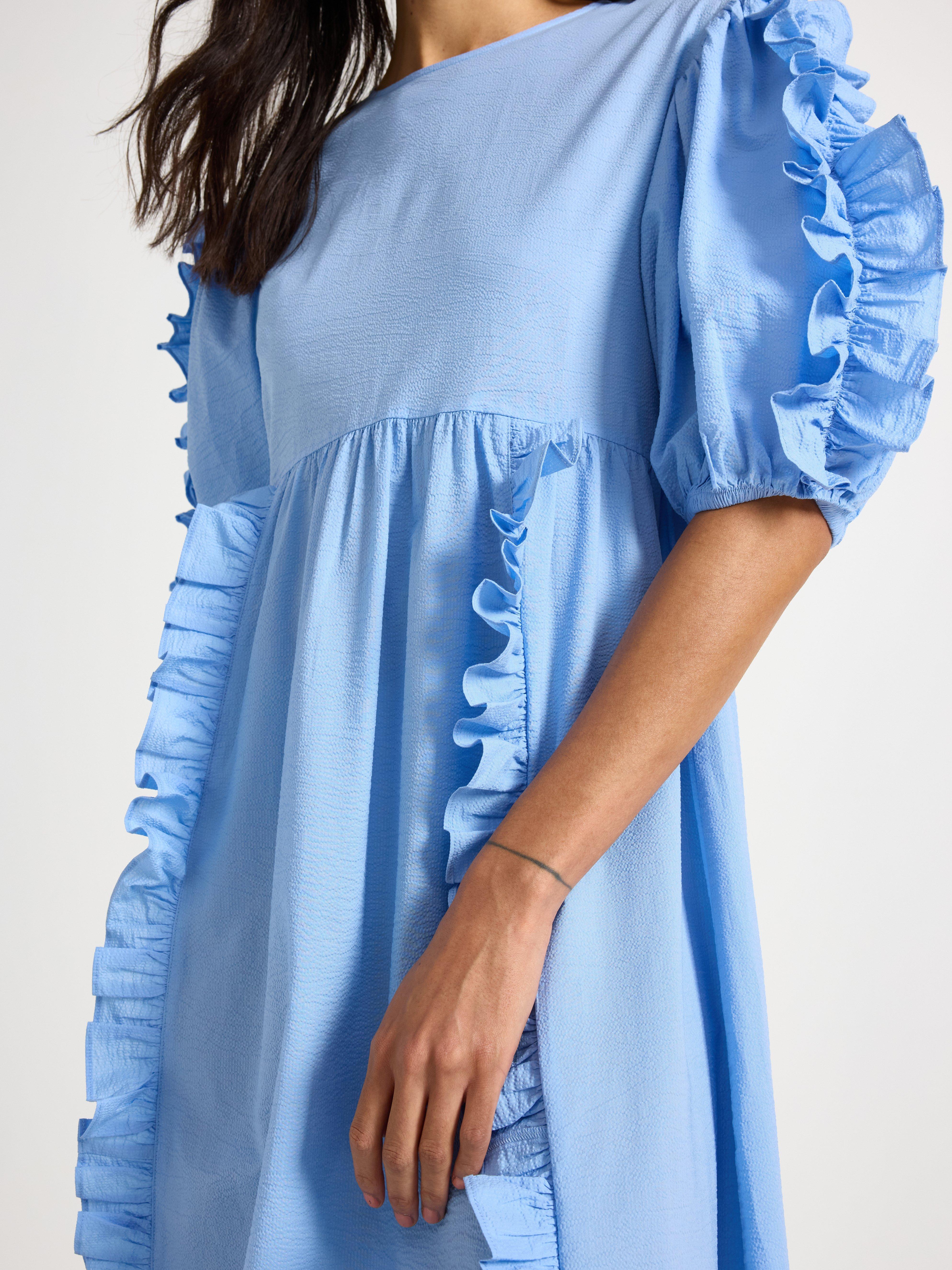 Vestido midi com babados azul claro acinzentado