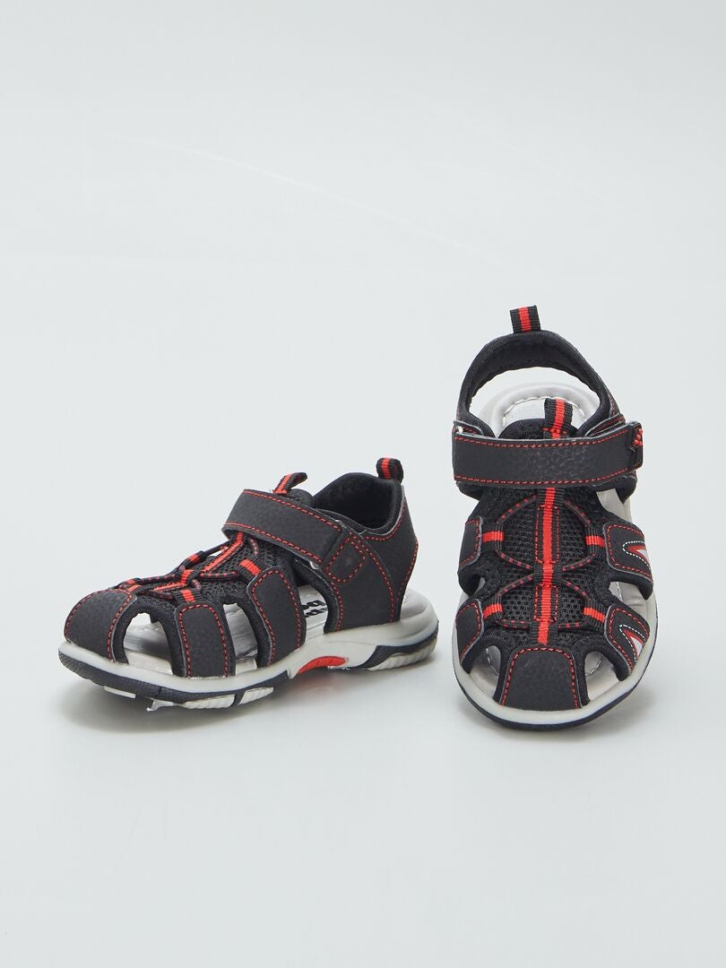Gesloten sportsandalen - ZWART