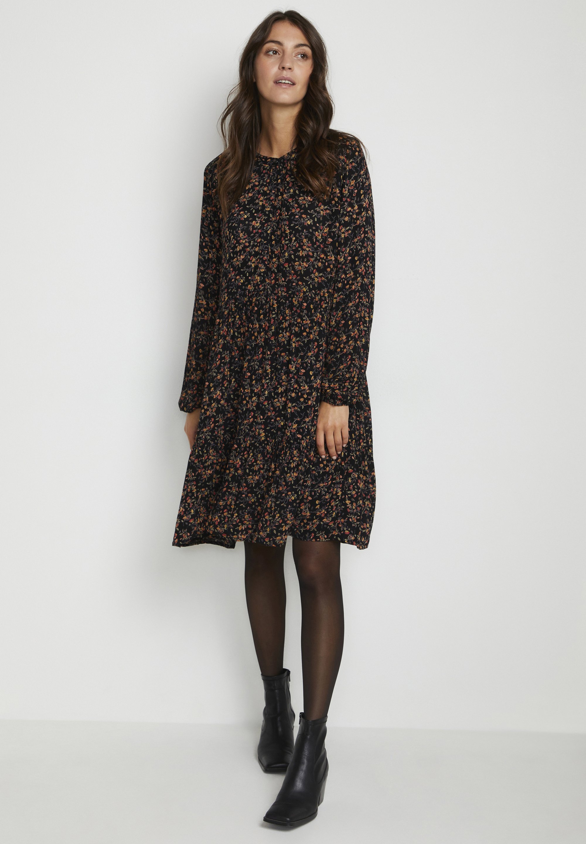Kaffe AMBER - Abito a camicia - stampa floreale multicolore nera