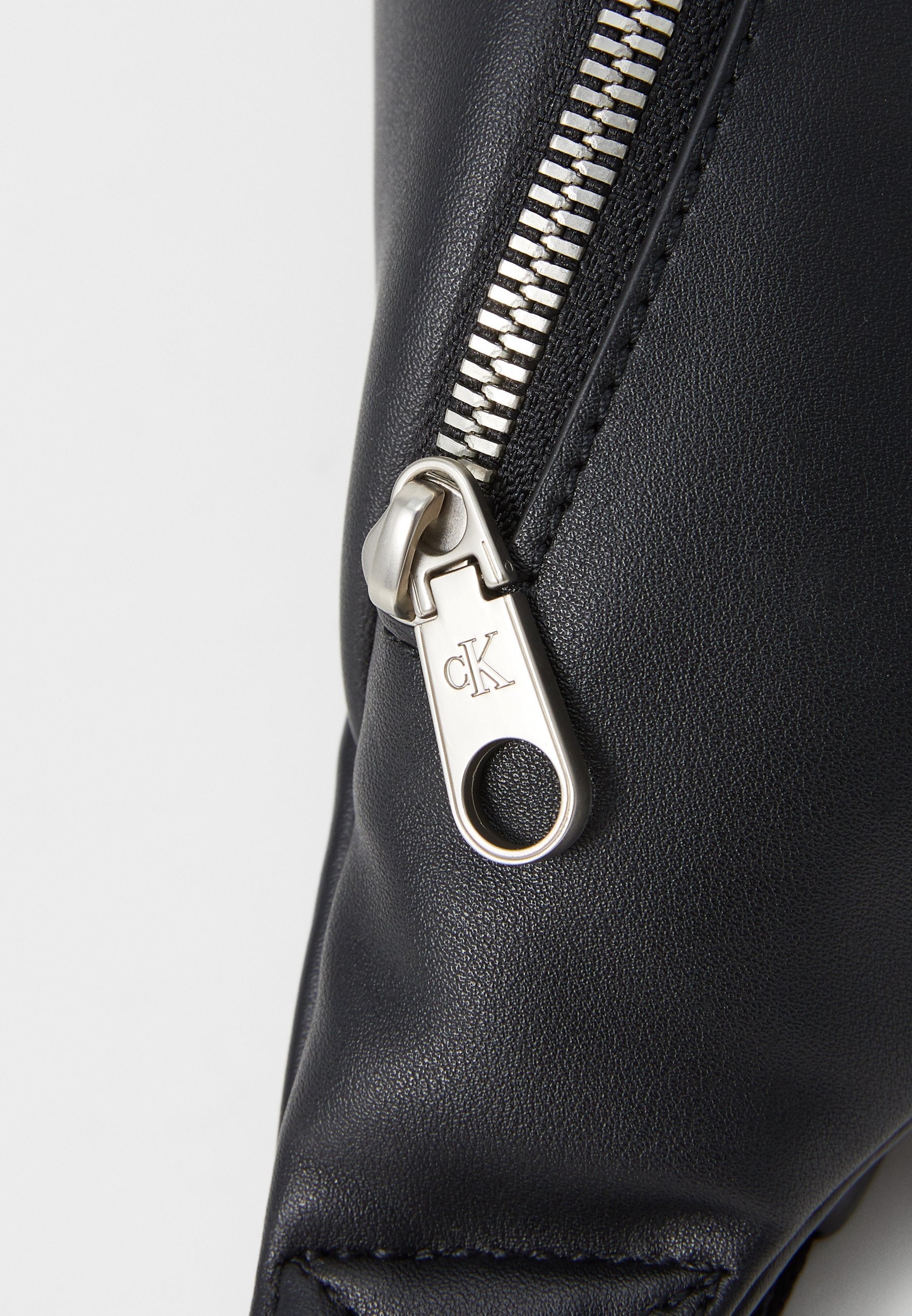 Calvin Klein Jeans MONO LOGO WAISTBAG - Heuptas - zwart