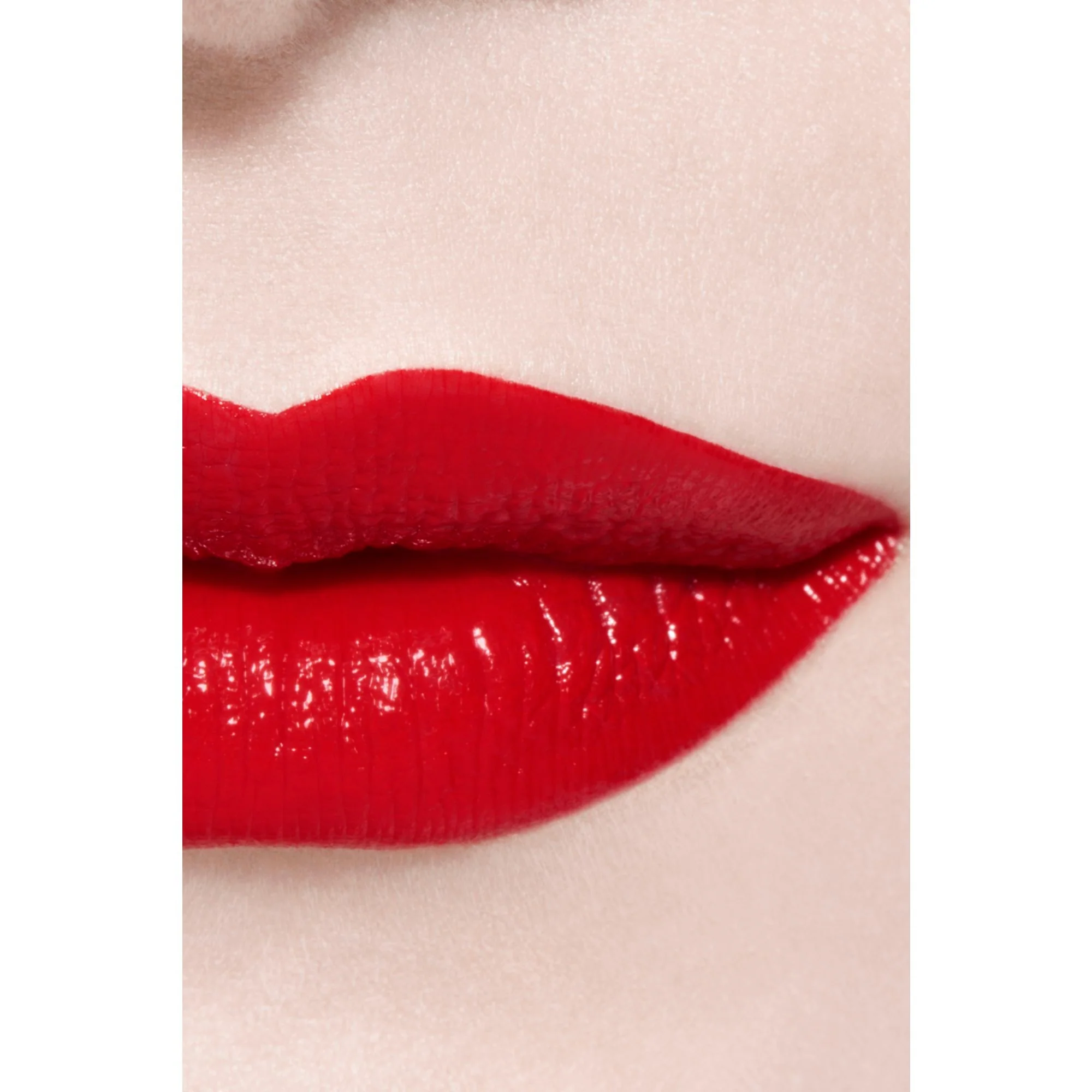 ROUGE ALLURE LAQUE - IL ROSSETTO FLUIDO BRILLANTE TENUTA ESTREMA