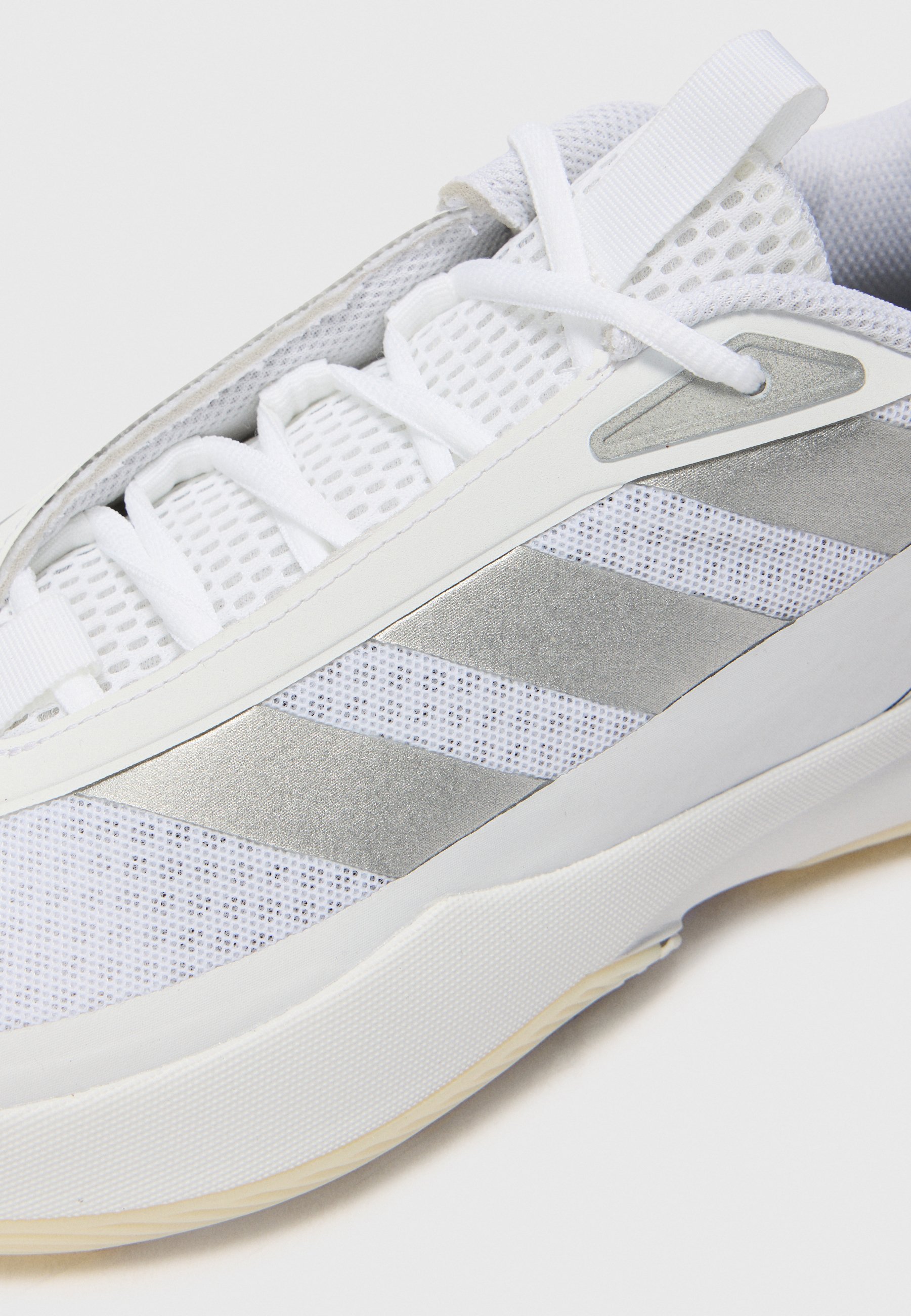 adidas Performance SUBZONE - Buty do koszykówki - białe/srebrne
