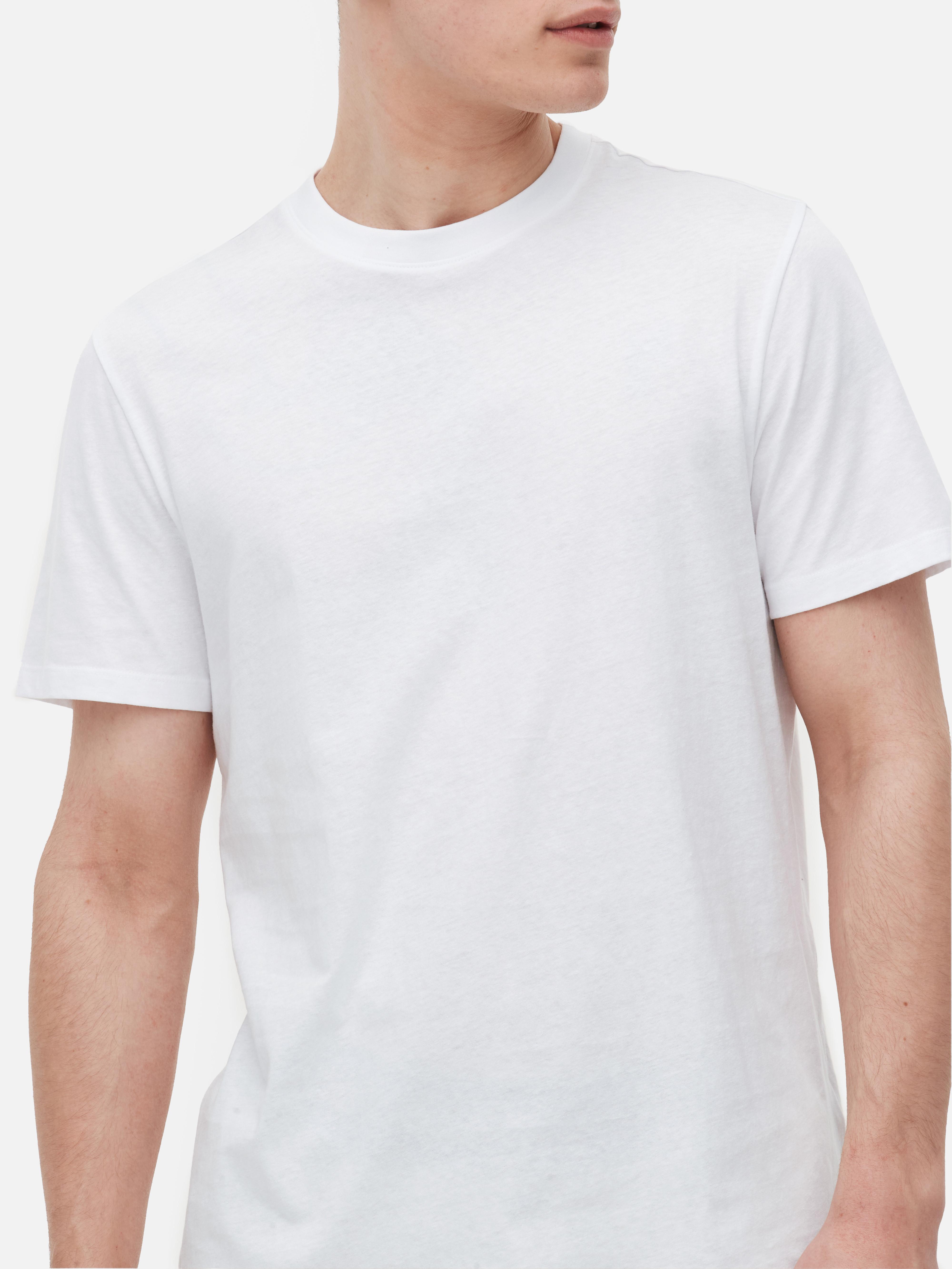 Tricou, croială regulată. Nimic nu se compară cu un tricou alb impecabil.