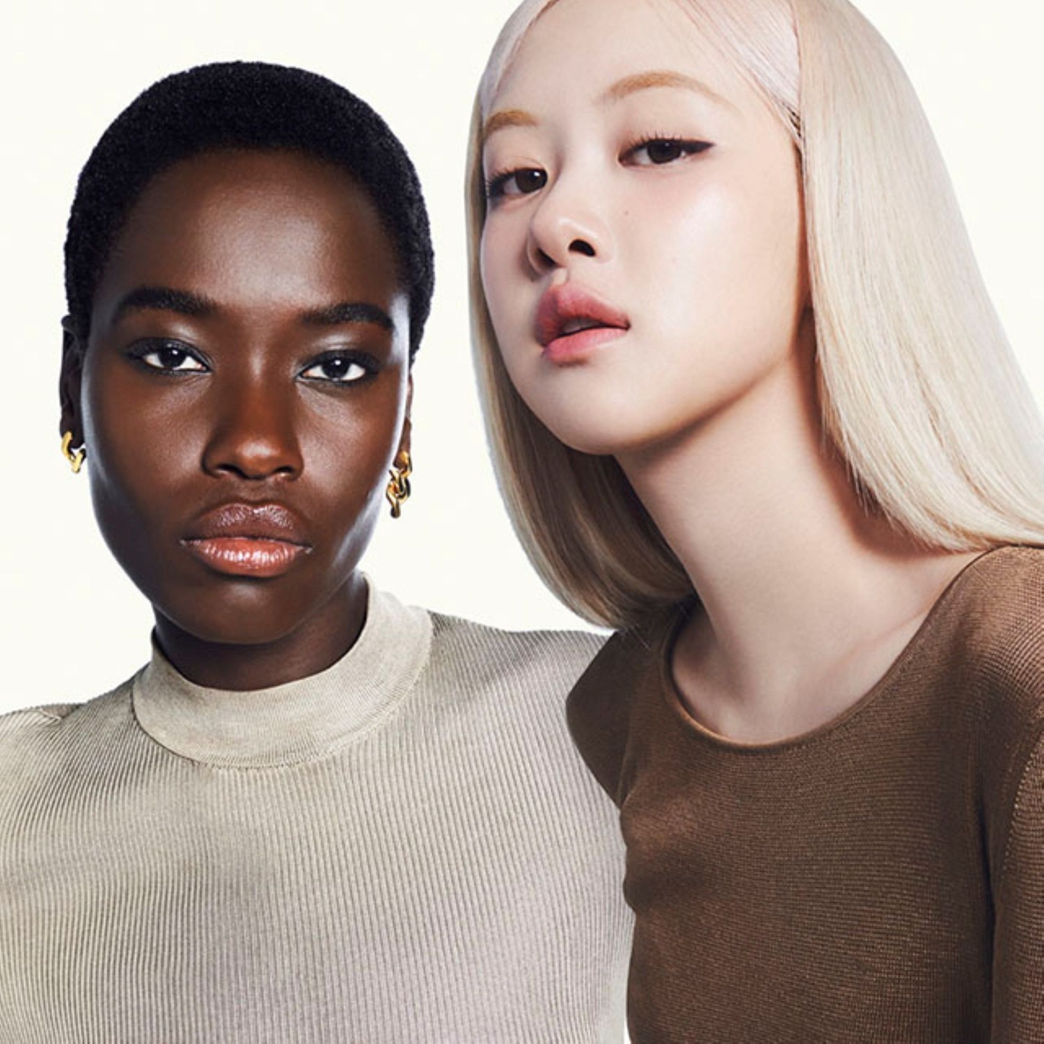 Yves Saint Laurent Foundation All Hours Glow makiažo pagrindas – 25 ml