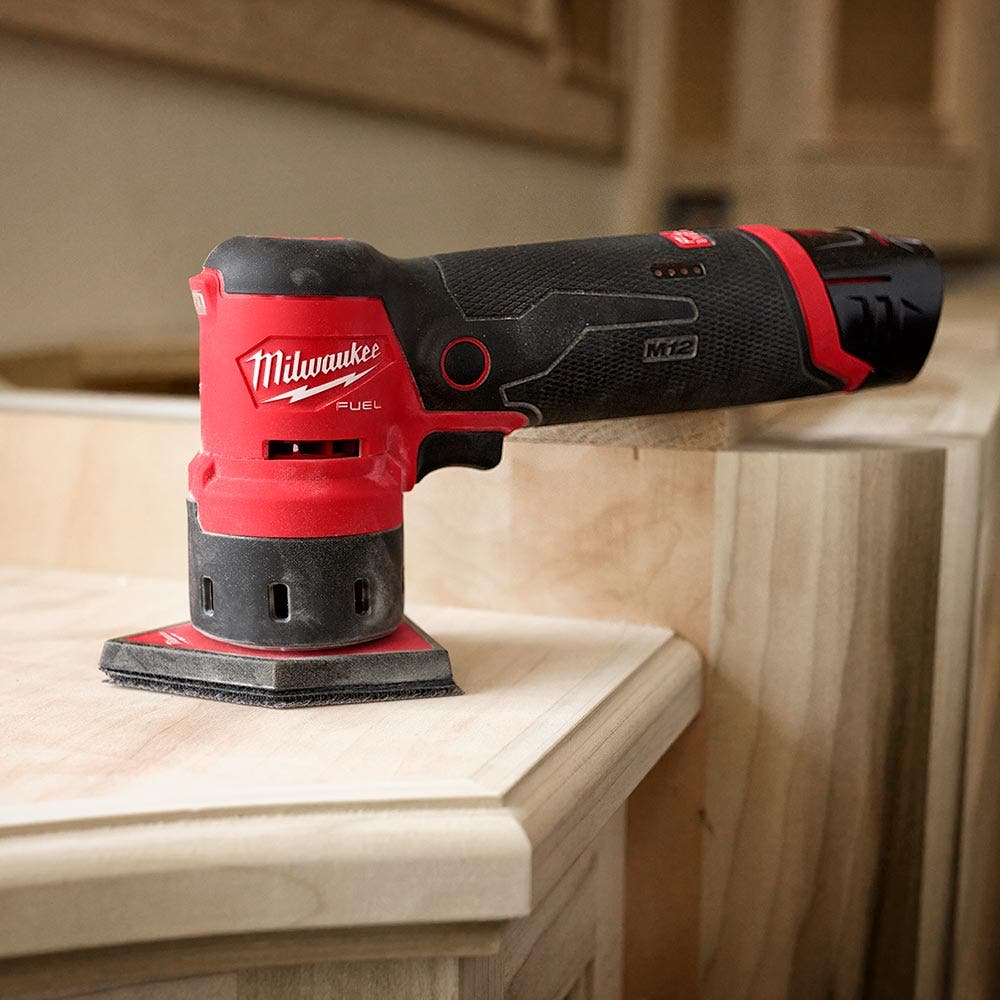 MILWAUKEE 12V FUEL™ Orbitális Csiszoló Precíziós Bőrmegmunkáláshoz M12FDSS0