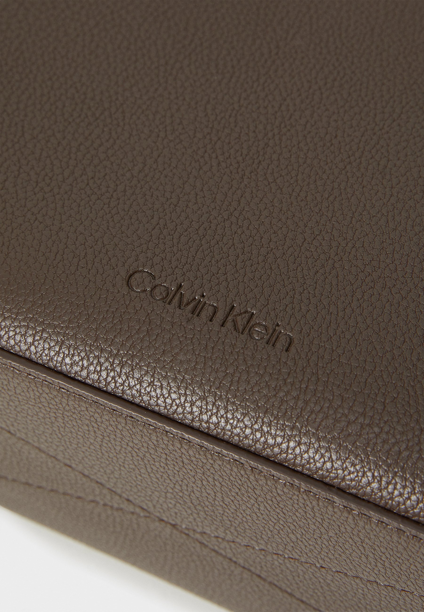 Calvin Klein WASHBAG KIT - Wash bag - delicioso