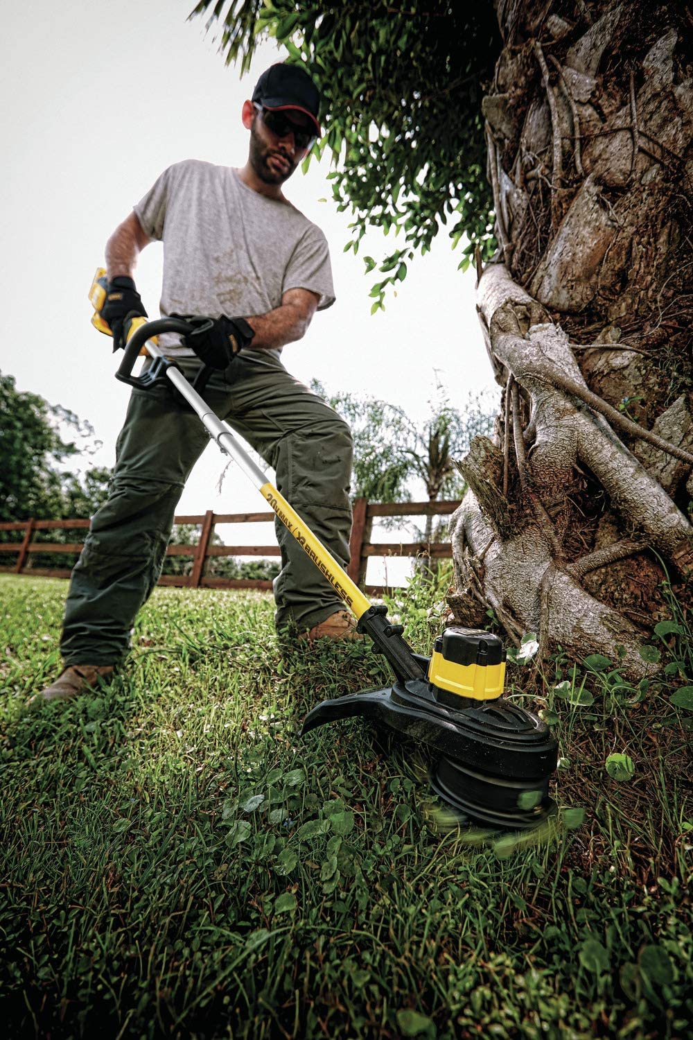 Aparador de grama sem fio DEWALT 20V MAX, bateria de 5Ah, 13 polegadas (DCST920P1)