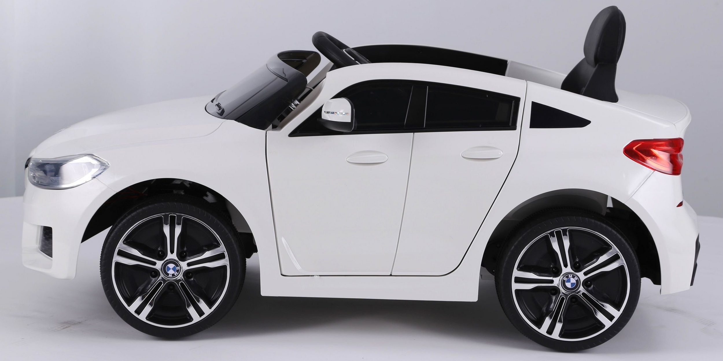 Hračkářství elektrické dětské auto dětské elektrické auto dětské auto BMW řady 6 GT FB USB dětské vozidlo, nosnost 35 kg, AUX/USB připojení, MP3 klakson a zvuk motoru na volantu, dálkové ovládání
