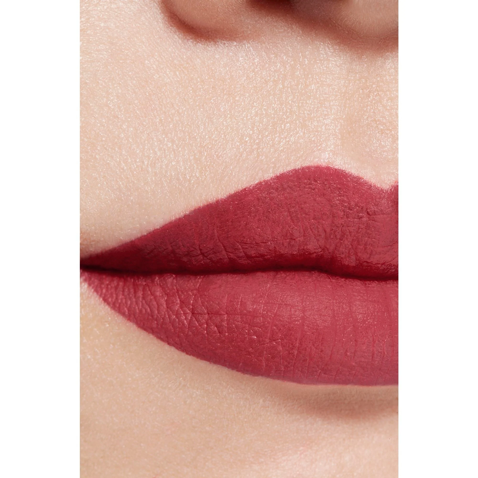 ROUGE ALLURE LIQUID VELVET - IL ROSSETTO FLUIDO OPACO INTENSO ULTRA-TENUTA
