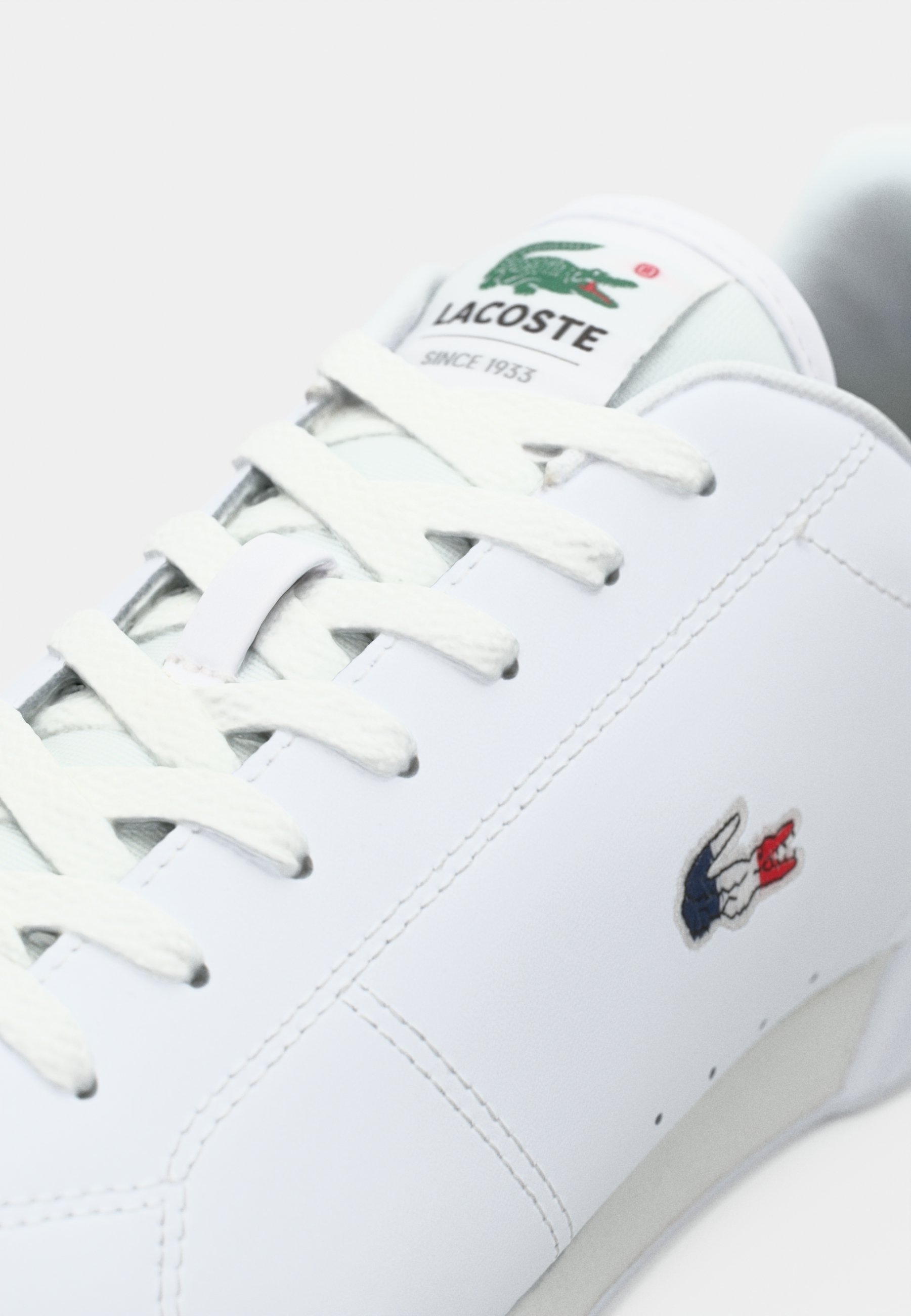 Baskets Lacoste CARNABY CUP 125 - blanc/marine/rouge