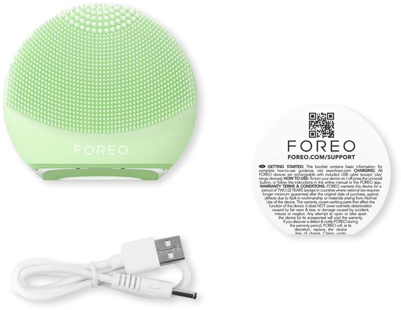 Escova facial sônica FOREO LUNA™4 Go para uso em qualquer lugar.