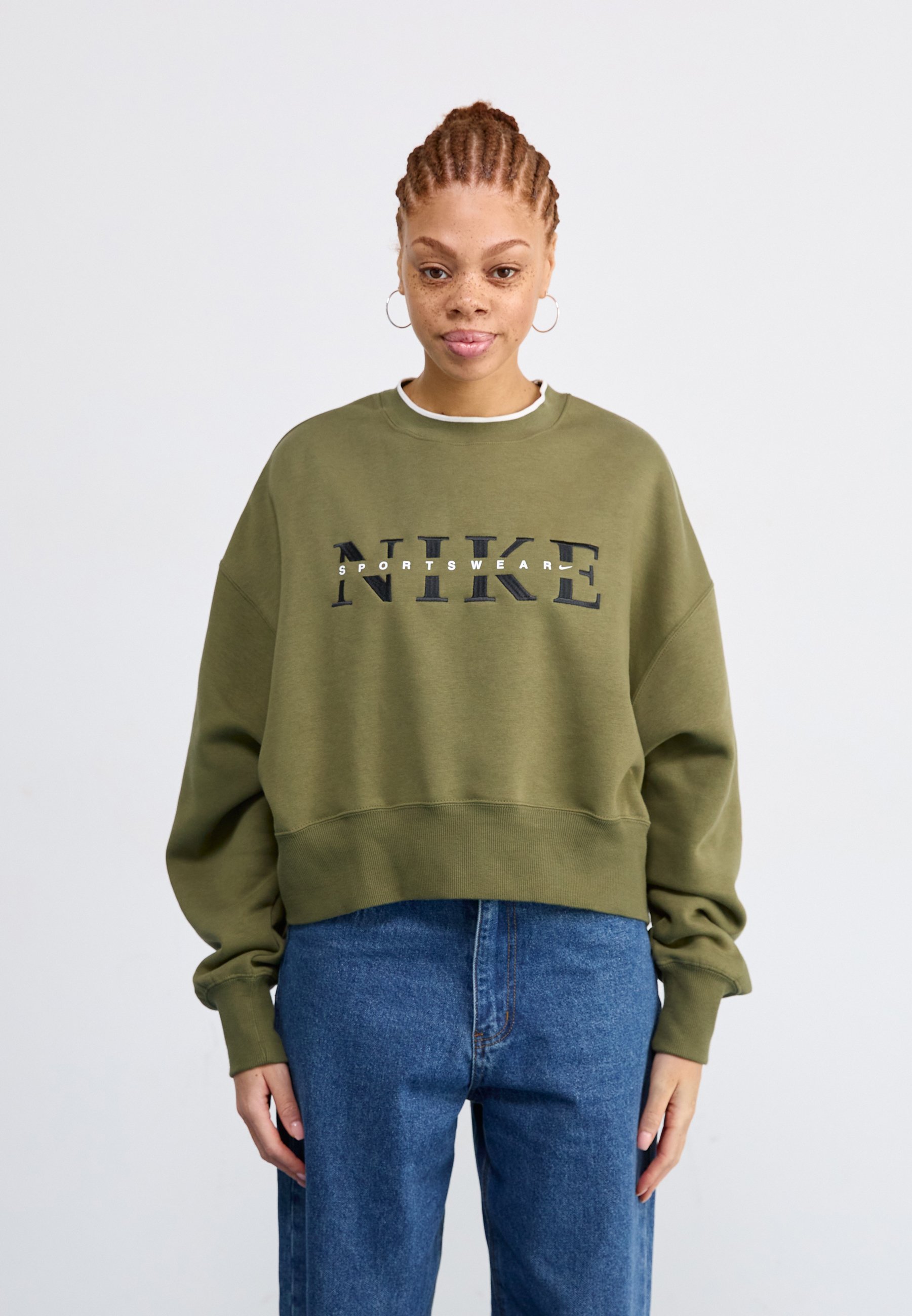 Nike Sportswear -collegepaidat