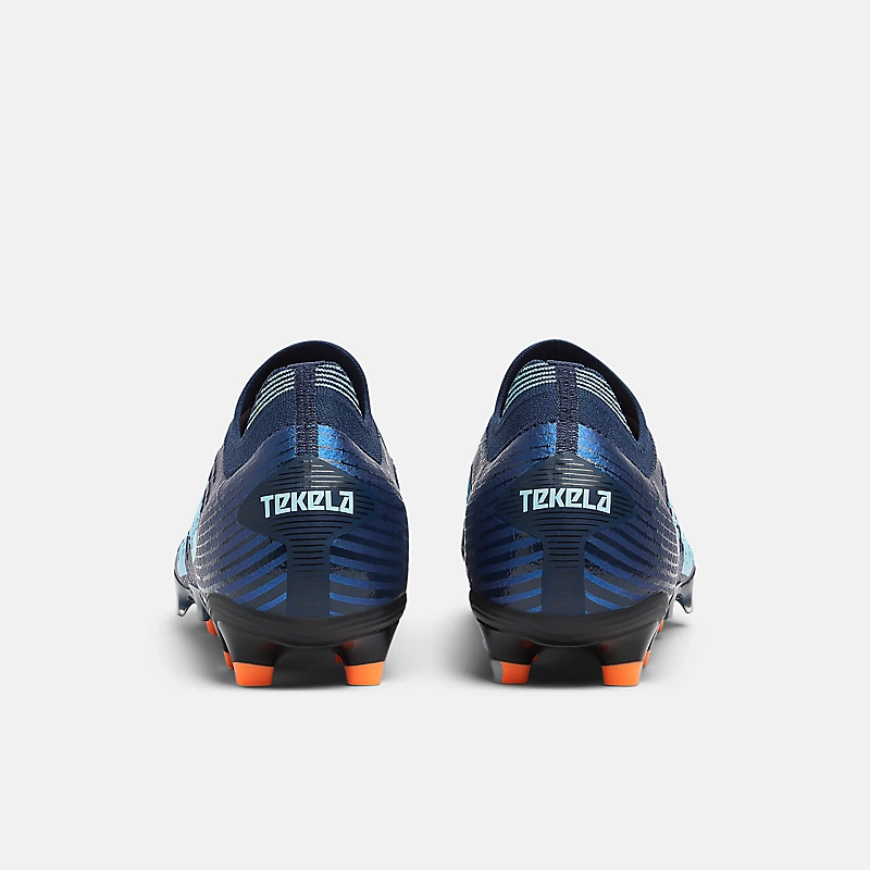 Unisex TEKELA PRO LOW FG V4+ - NB Marineblå z Team Sky Blue i Hot Mango