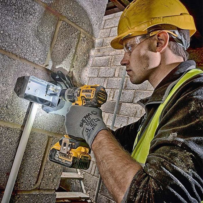 Perceuse visseuse à percussion DEWALT DCD796N 18V XR Brushless (Machine nue)