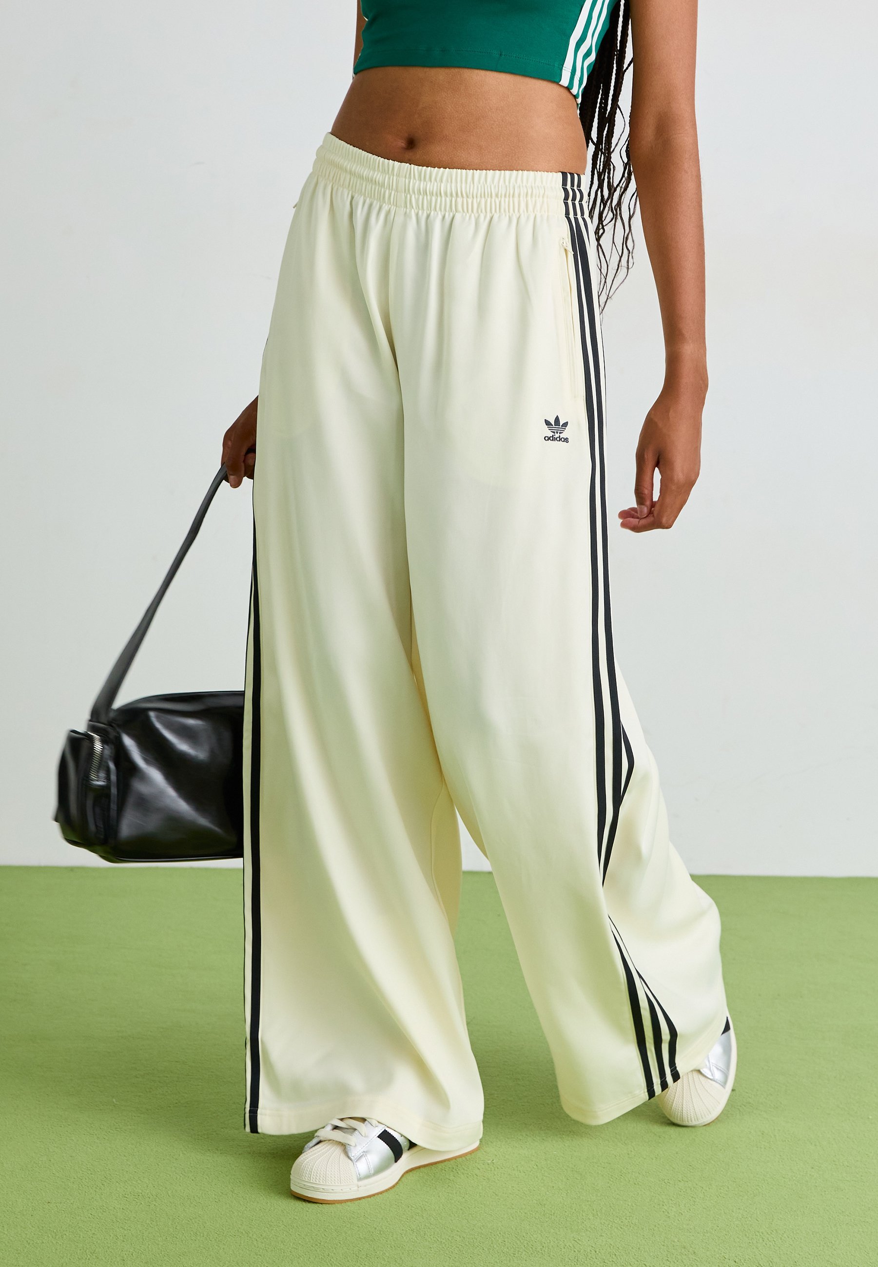 adidas Originals szabadidőnadrág