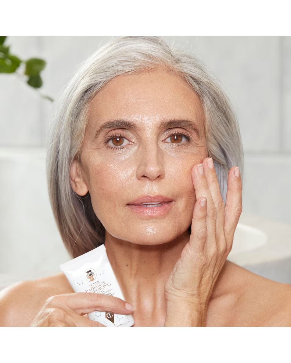 CHARLOTTE TILBURY Tratament facial exfoliant și de seară Super Radiance Resurfacing Facial