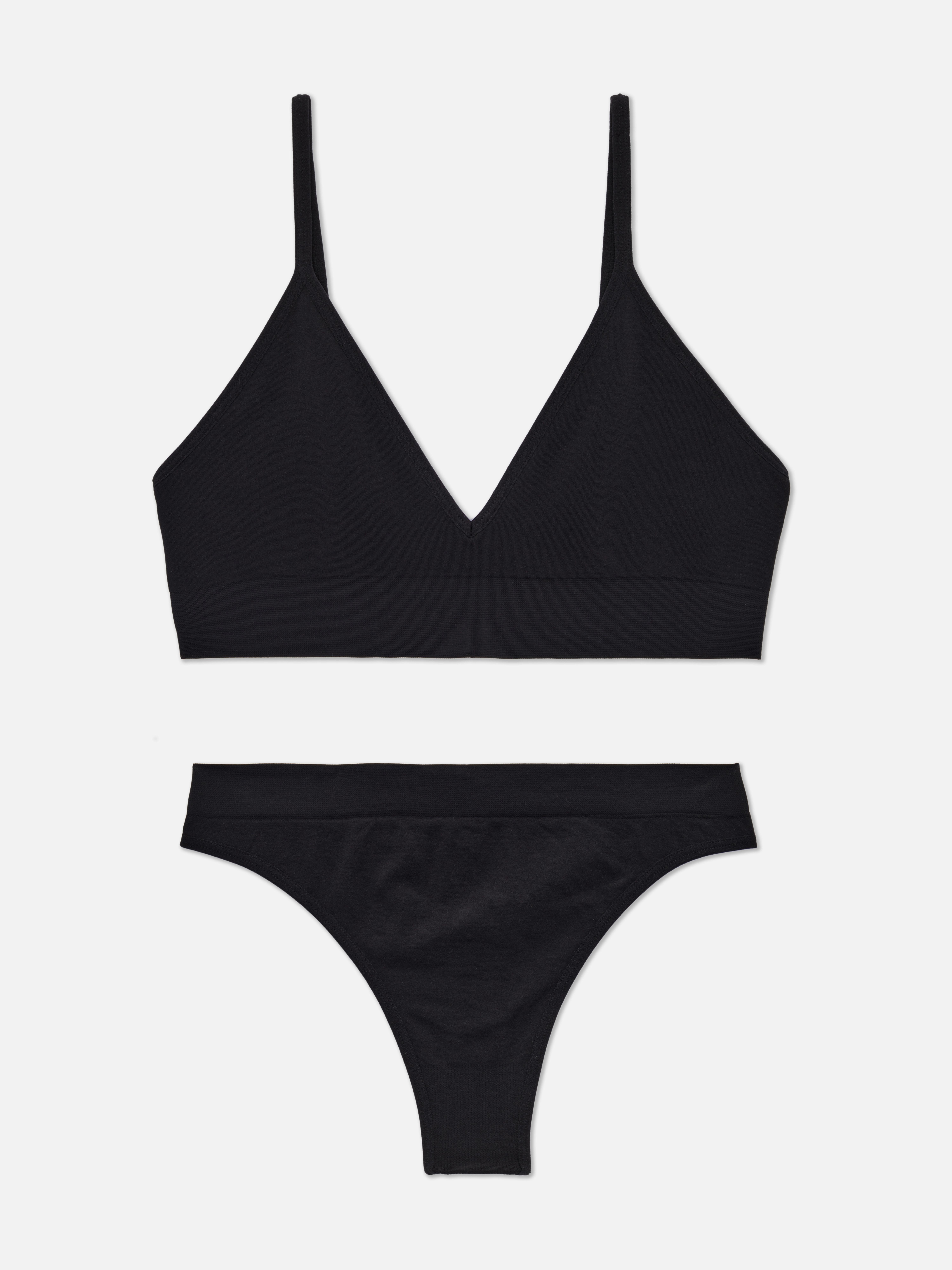 Completo composto da reggiseno a triangolo senza cuciture e perizoma. Qualunque cosa tu faccia, vorrai indossare di nuovo questo reggiseno e questo perizoma ancora e ancora.