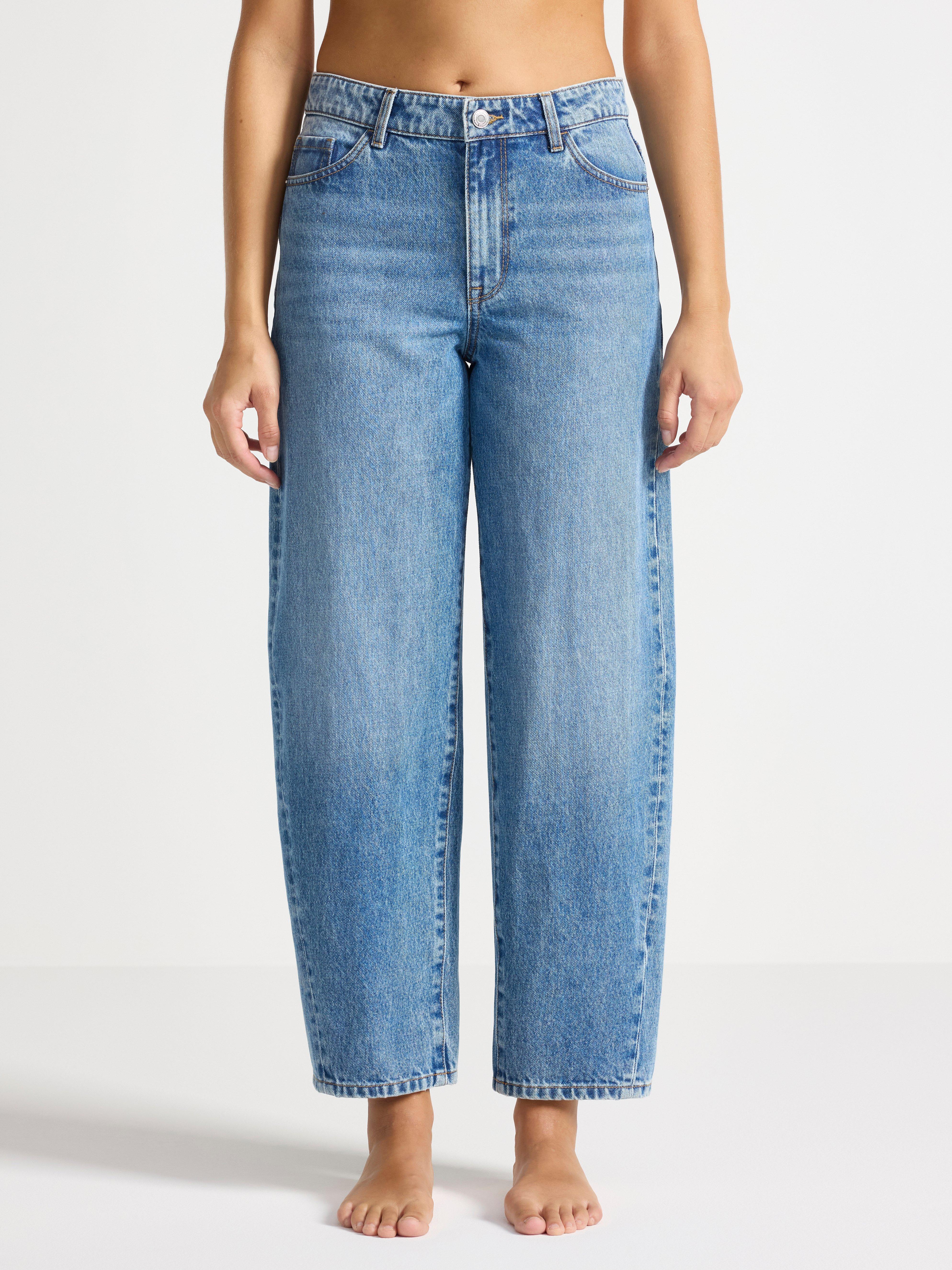 Calça jeans BARREL na altura do tornozelo, azul denim.