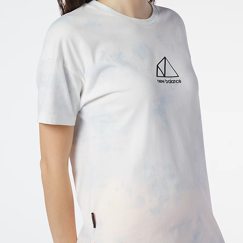 Damska koszulka z nadrukiem NB All Terrain Tie Dye – BIAŁA