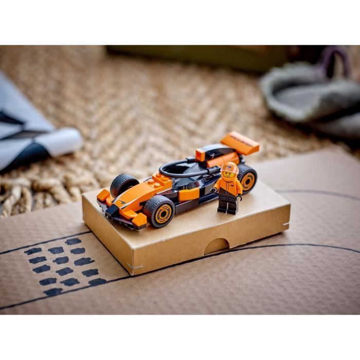 LEGO City 60442 Voiture de course McLaren avec pilote de F1 - Jouet pour garçon dès 6 ans