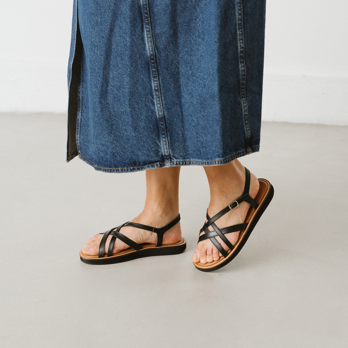 Sandales à plateformes et brides croisées  en cuir noir
