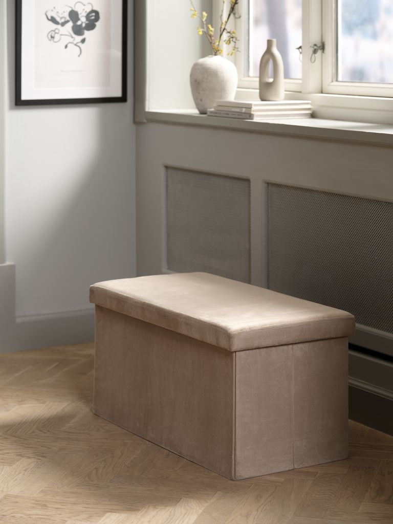 AUNING AUNING pouf 76x38 s tamnim pješčanim baršunom